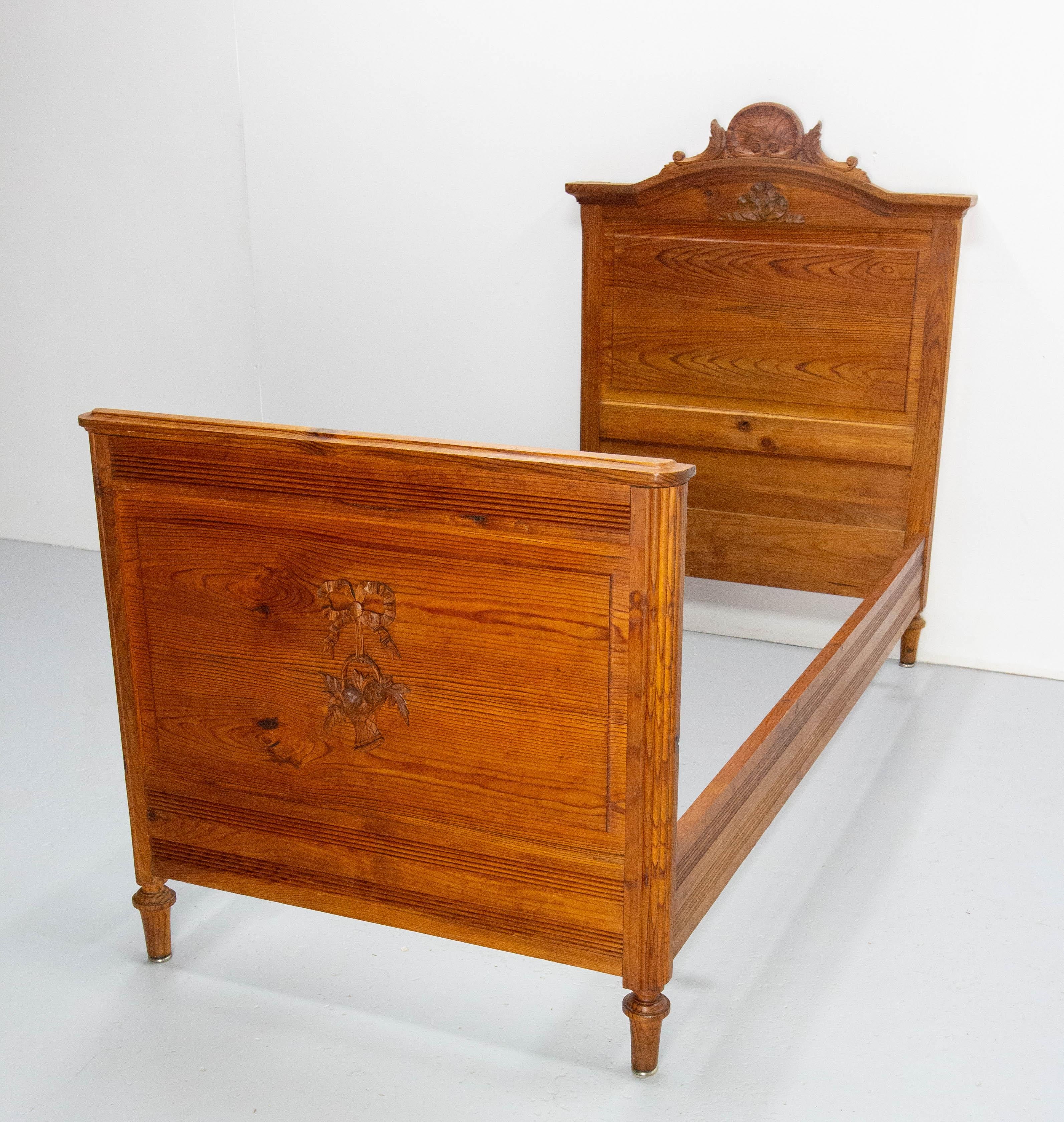 Late 19th Century Daybed or Single Bed Pine Louis XVI Style French Early 20th Century For Sale