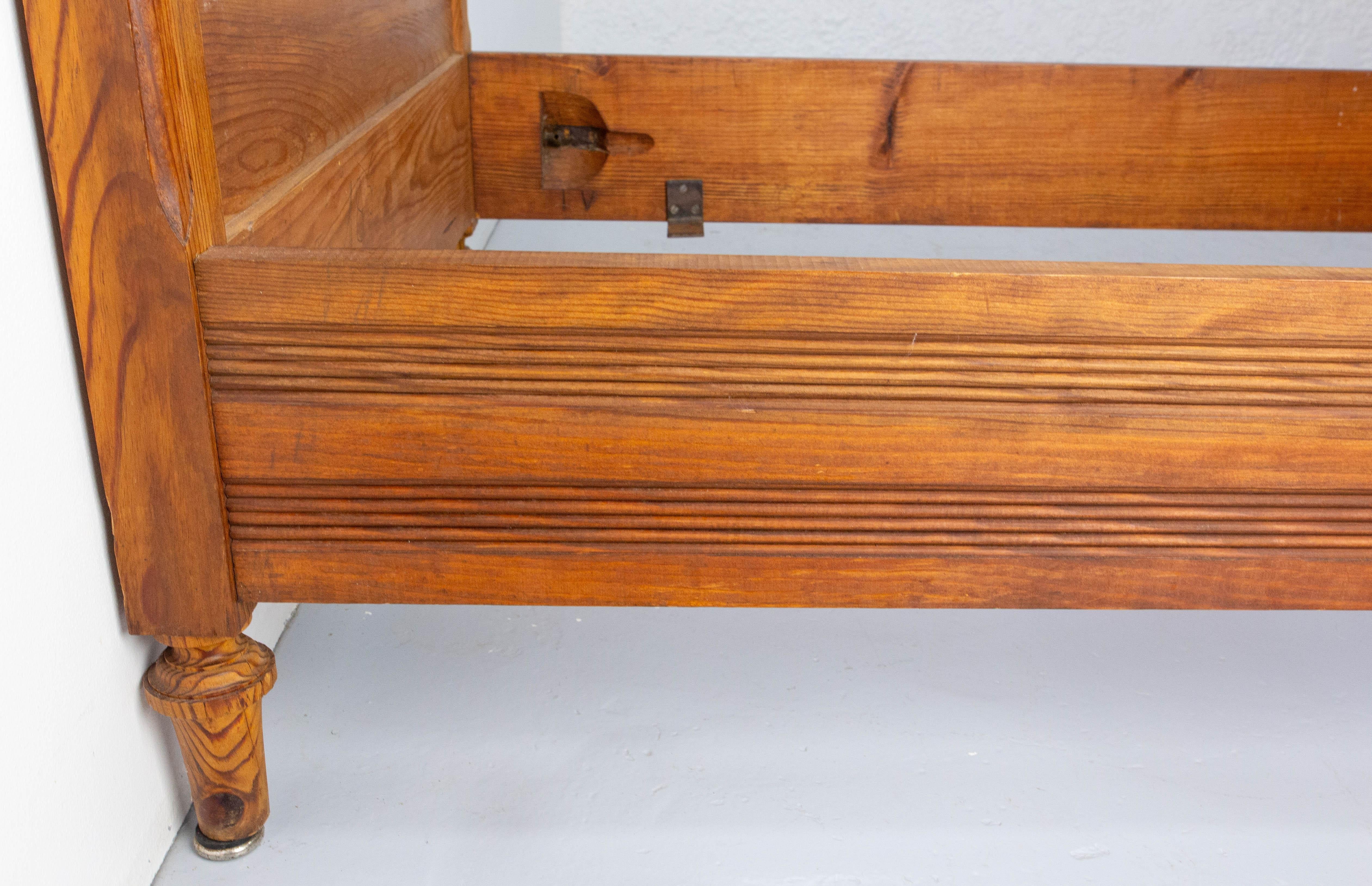 Daybed or Single Bed Pine Louis XVI Style French Early 20th Century For Sale 3