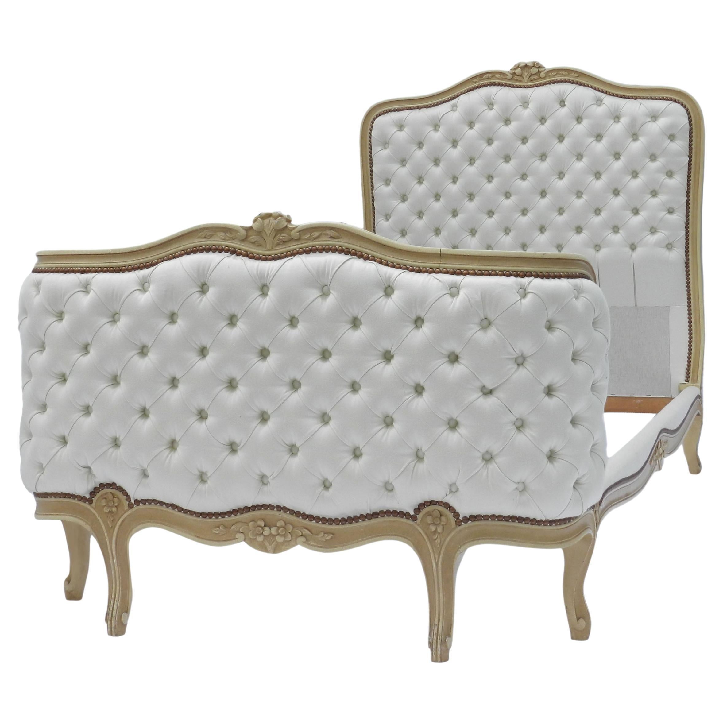 Letto da giorno o letto singolo imbottito con schienale a bottoni francese dell'inizio del XX secolo in vendita