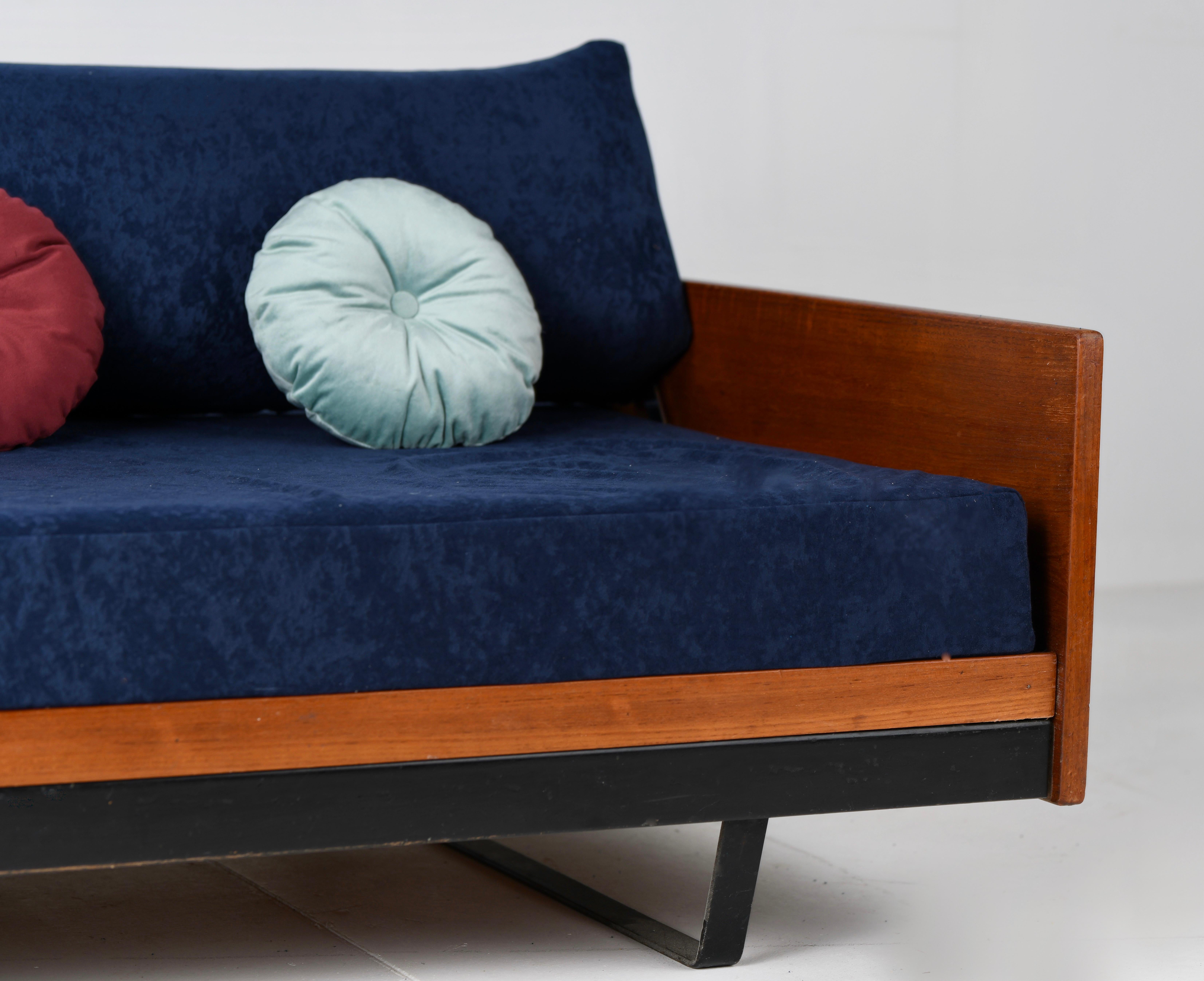 Mid-Century Modern Daybed or Sofa by Robin Day for Hille, 1950s For Sale