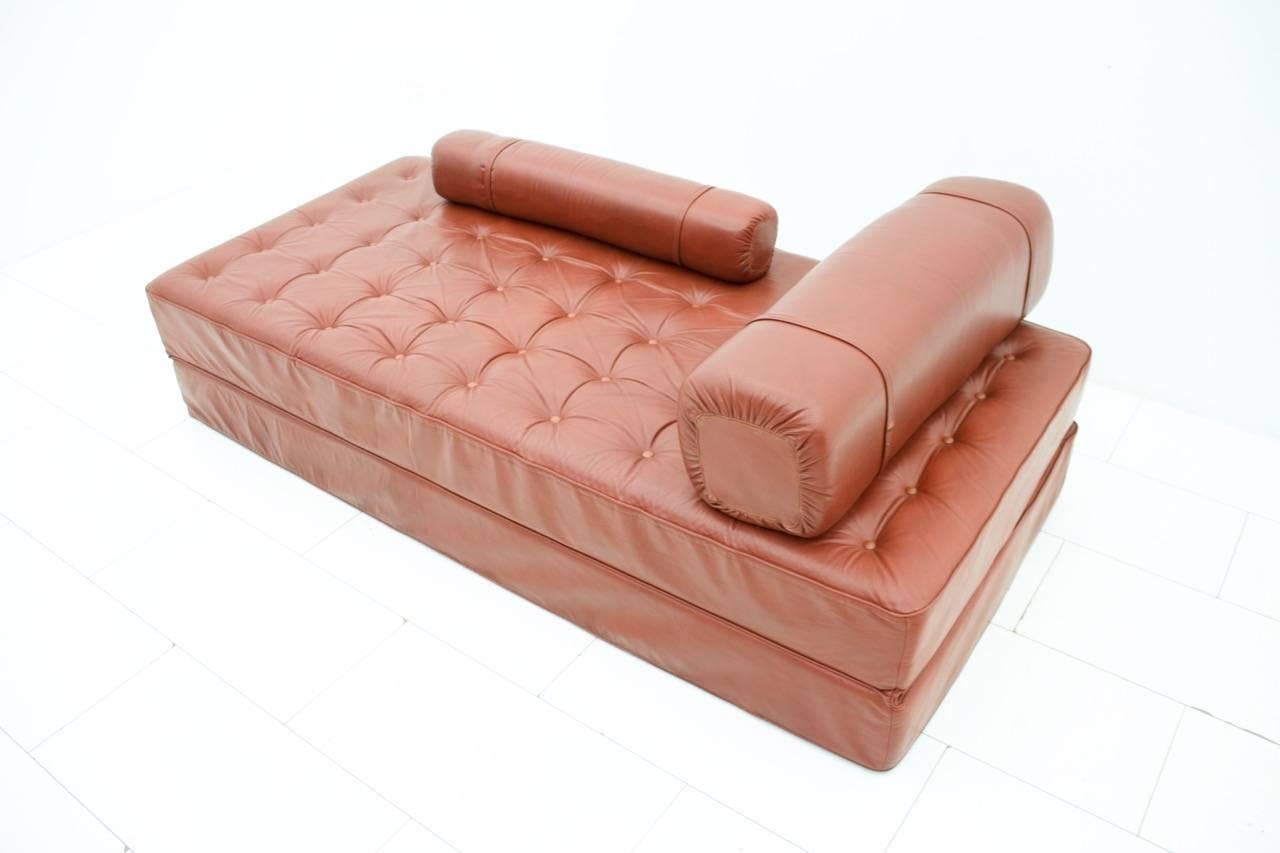Beautiful and very comfortable daybed or sofa in red Leather from the 1970s. The daybed can be folded our simple to a bed.
It comes from the 1970s and is in a very good condition.
Measures: W 193 cm, D 91 cm, H 37 cm.
 