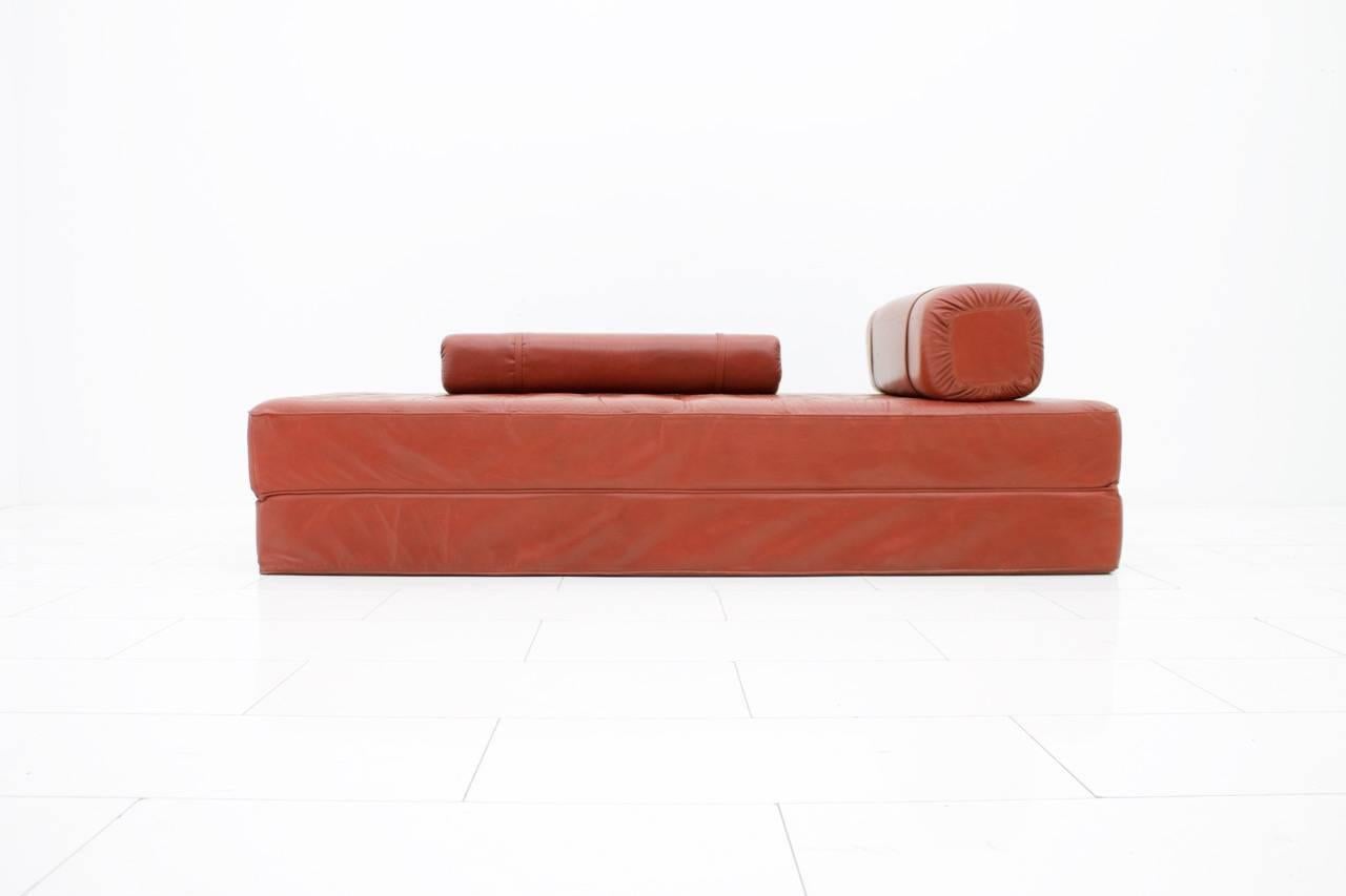 European Daybed or Sofa in Red Leather, 1970s For Sale