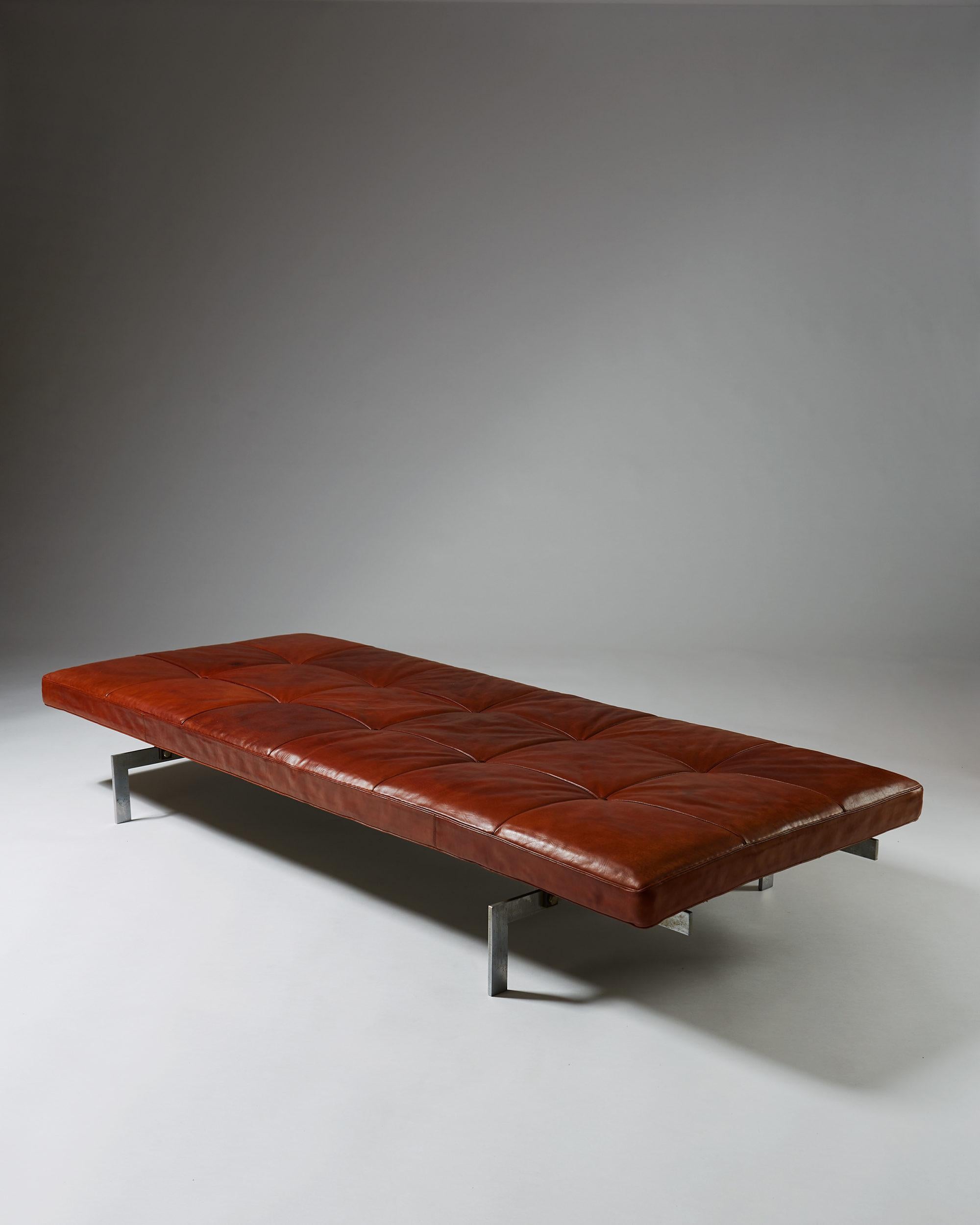 Chromed steel frame, loose mattress with original cognac leather.