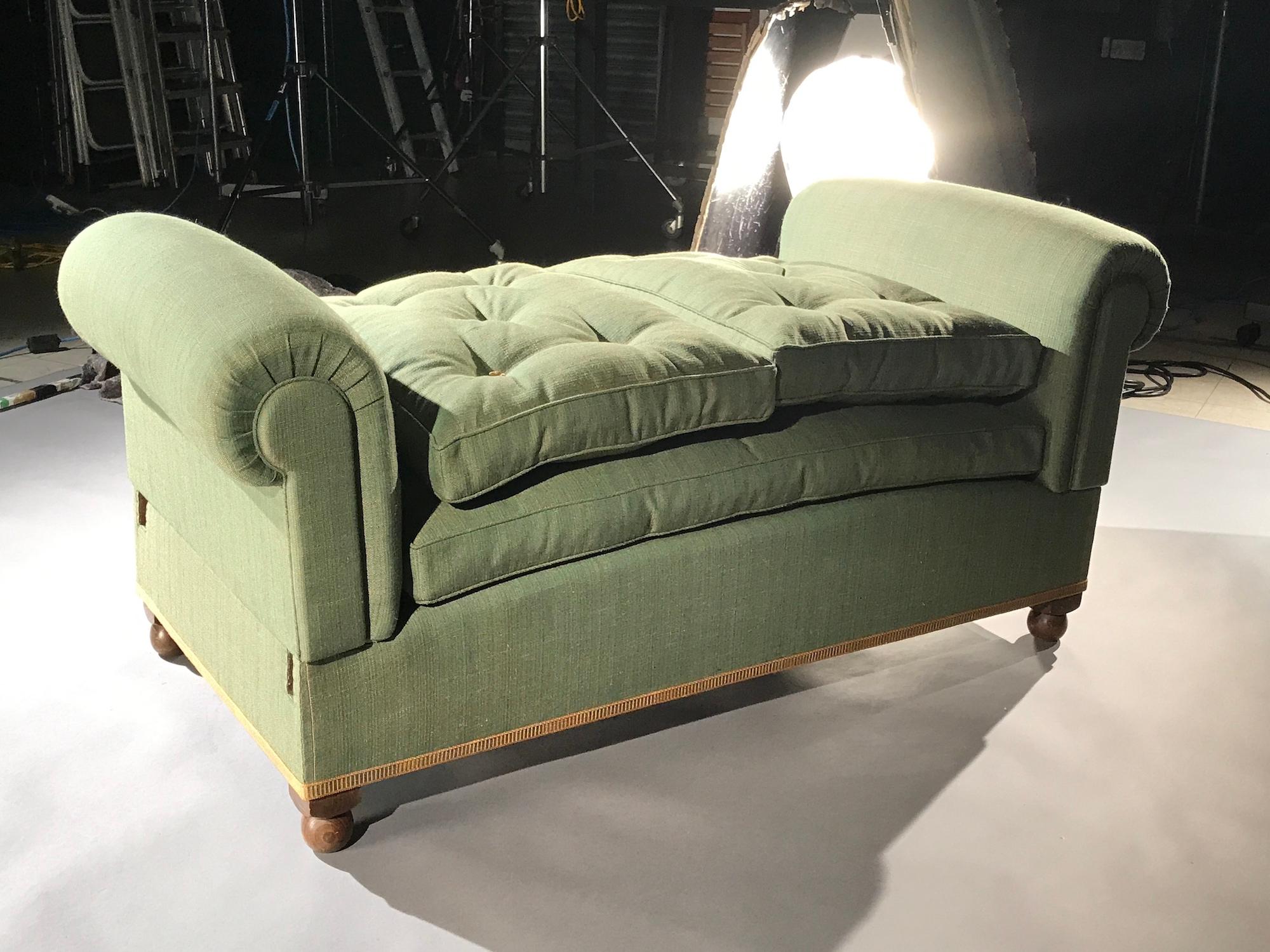 Daybed Settee Window-Seat Single-Bed Sofa-Bed Reclining Linen Green Gold Recline Bon état - En vente à BUNGAY, SUFFOLK