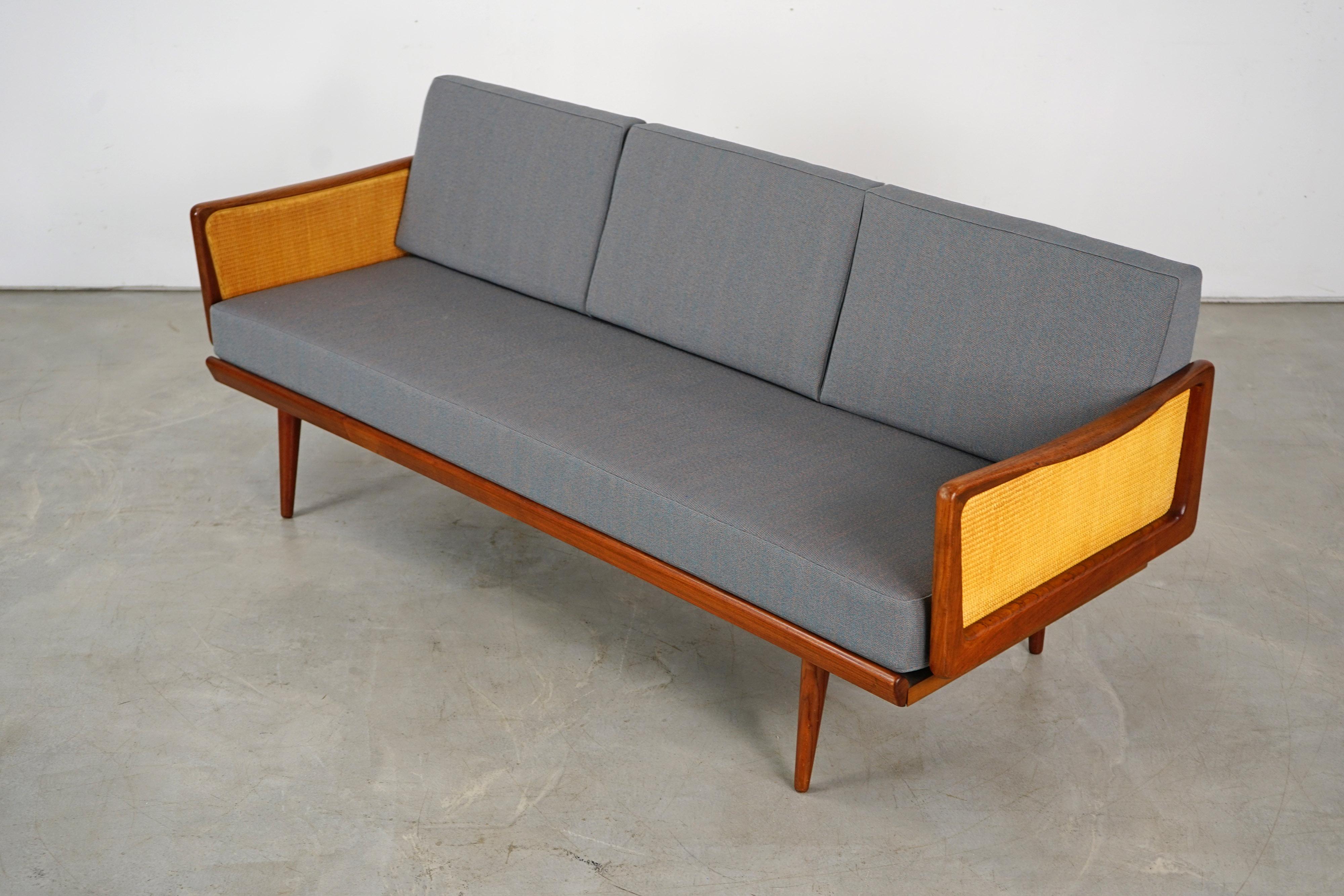 Daybed Sofa by Peter Hvidt & Orla Mølgaard Nielsen for France & Søn For Sale 2