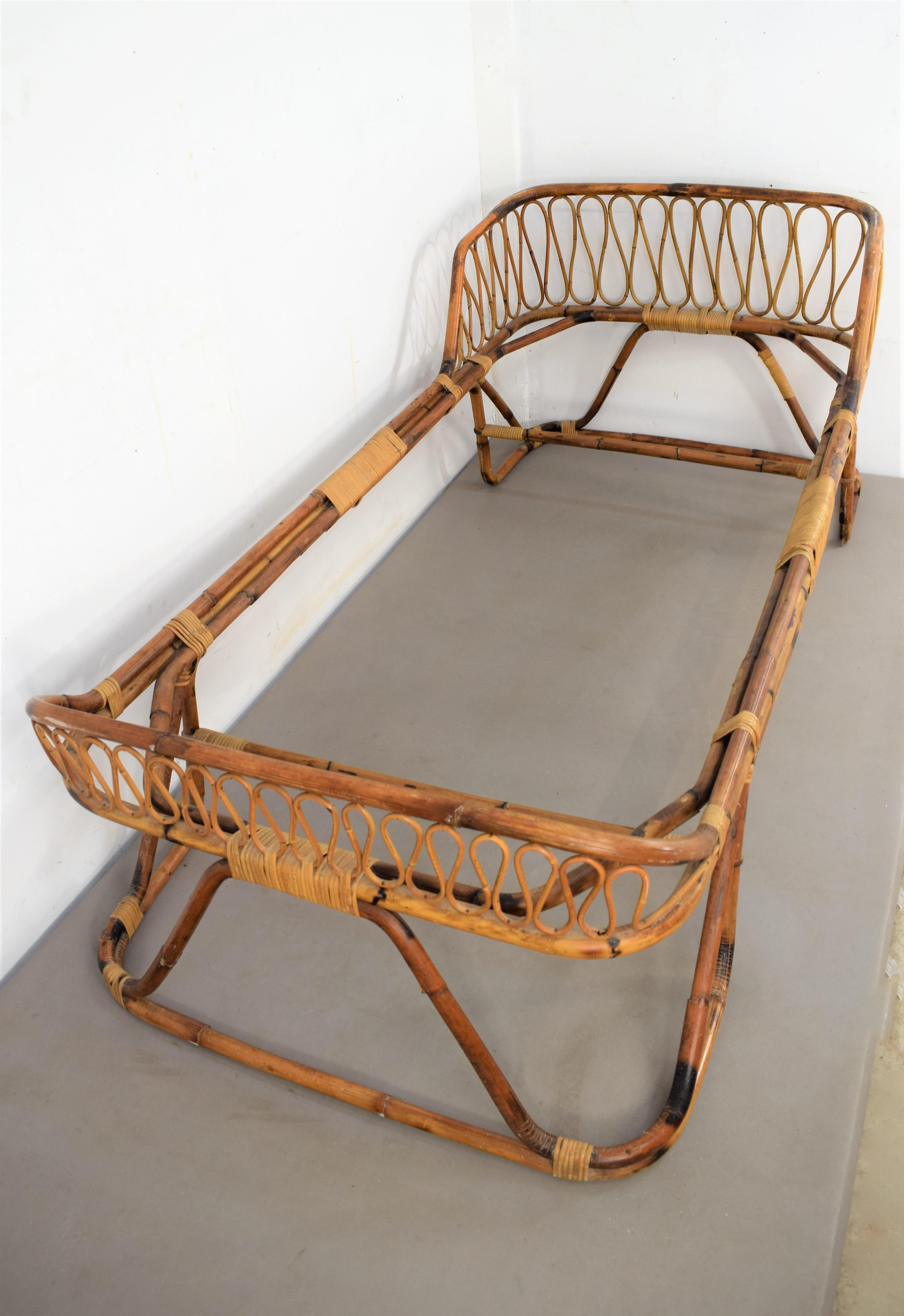 Mid-Century Modern Daybed Vittorio Bonacina Attributed, 1960s For Sale