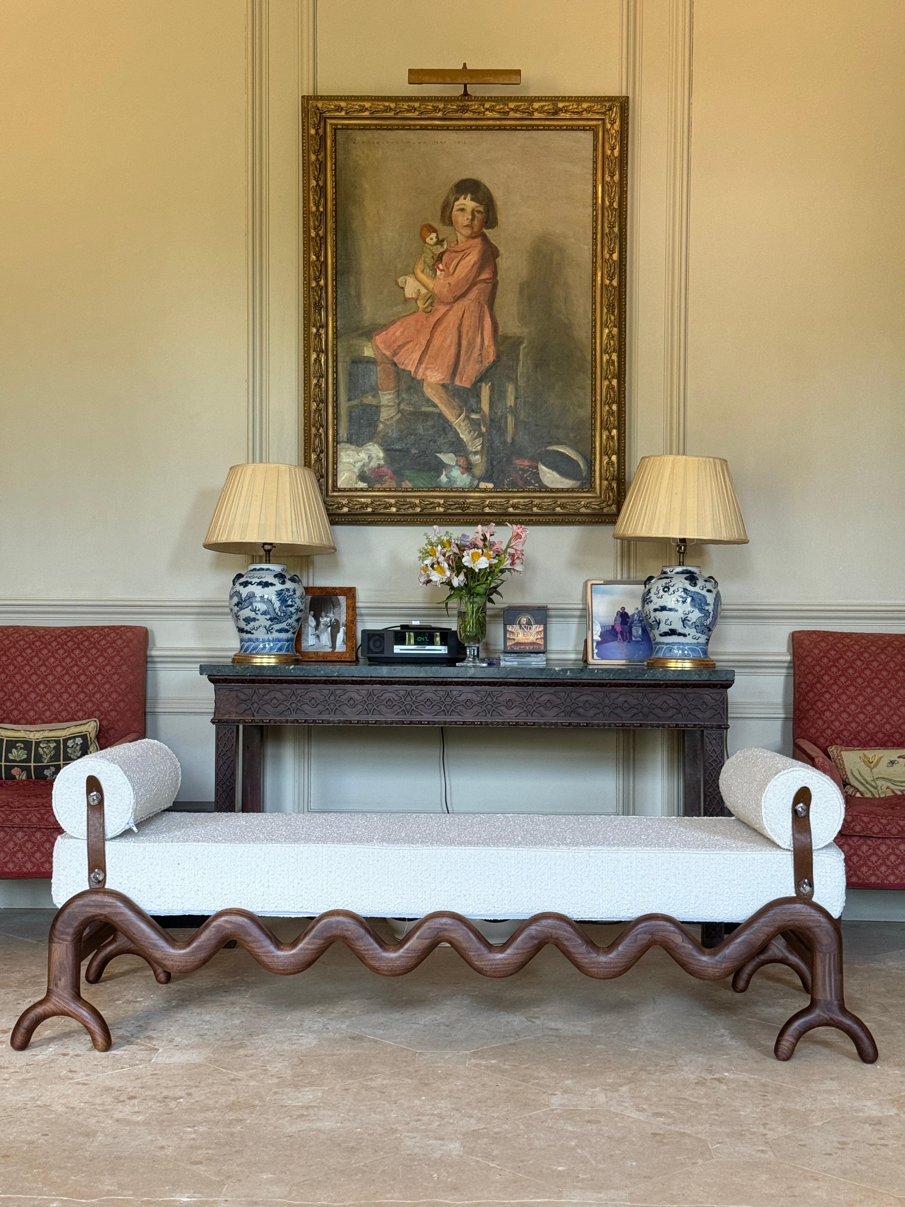 XXIe siècle et contemporain Lit de jour large noyer crème boucle en vente