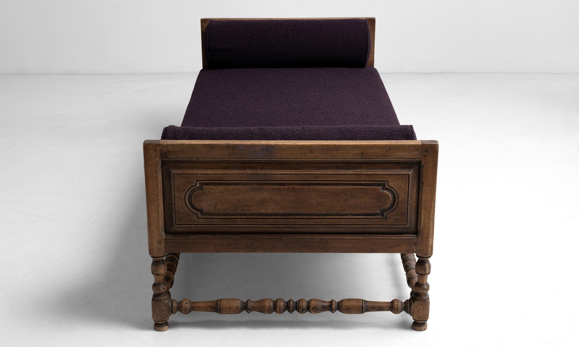 Late 19th Century Daybed with Carved Walnut Frame, France, circa 1890