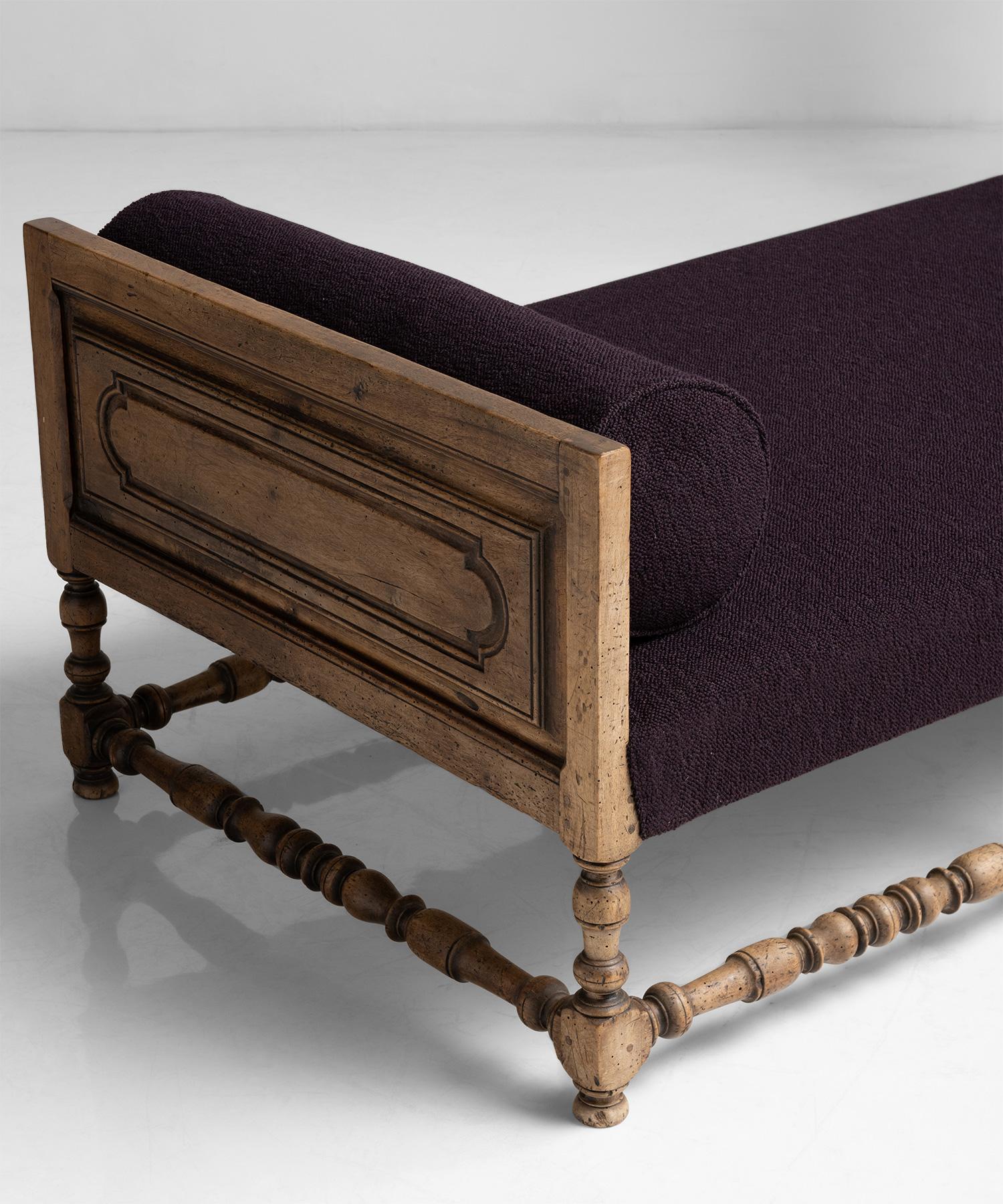 Daybed with Carved Walnut Frame, France, circa 1890 1