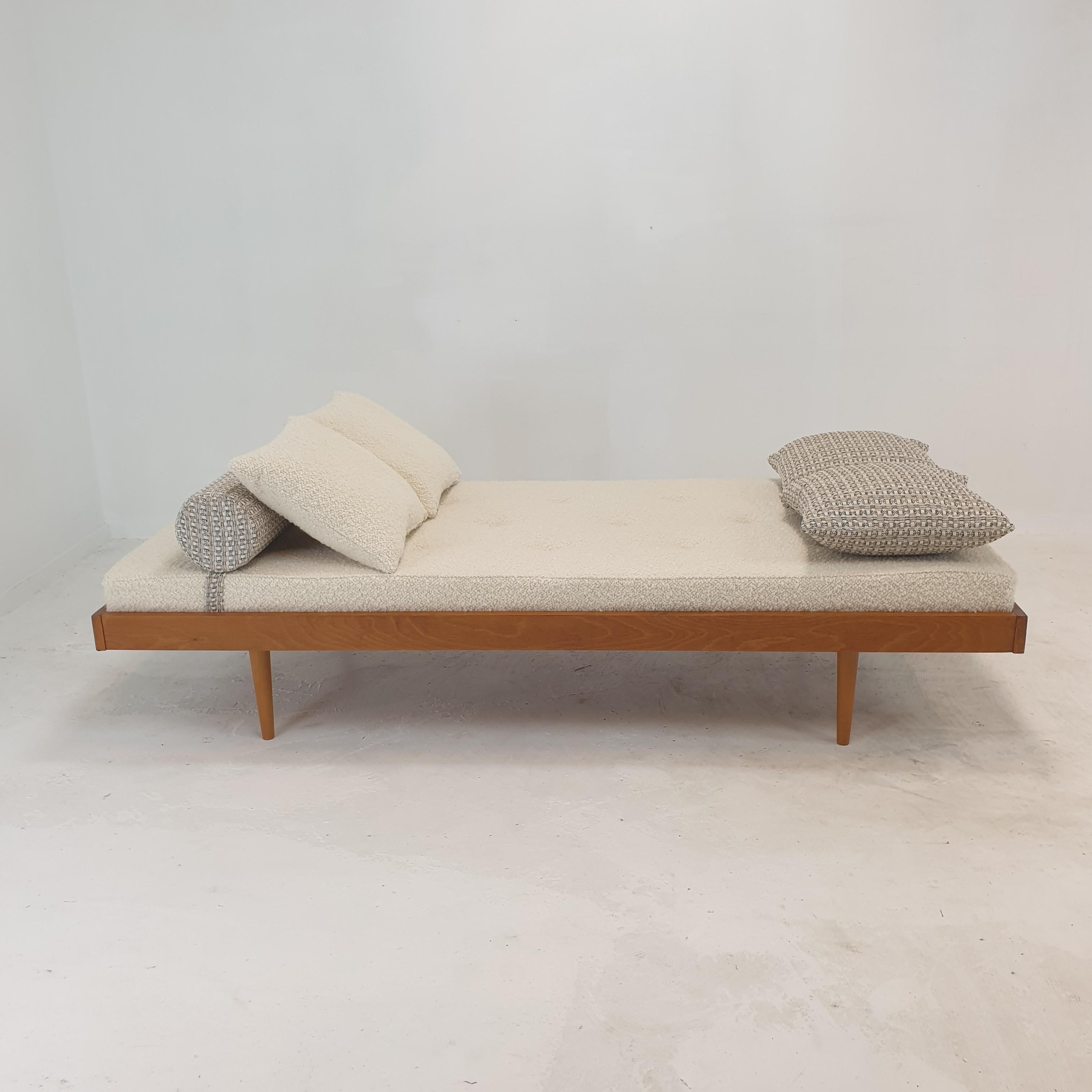 Very nice wooden daybed, fabricated in The Netherlands in the 70's. 

The mattress is renewed with new foam and it has just been upholstered with lovely wool fabric, the same for two cushions.

The bolster and the two other cushions are also new
