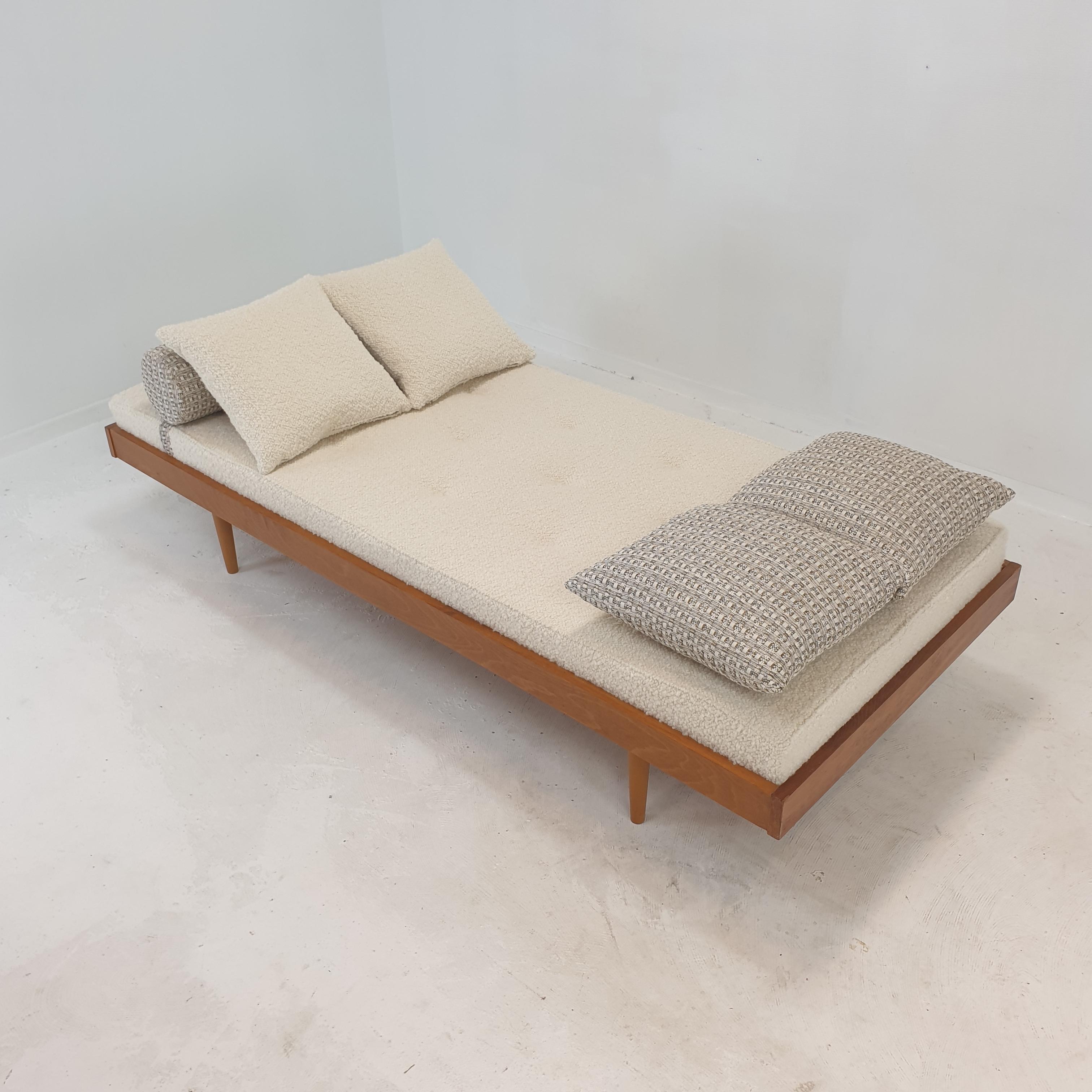 Daybed with Dedar Cushions and Bolster, 1970s In Good Condition In Oud Beijerland, NL