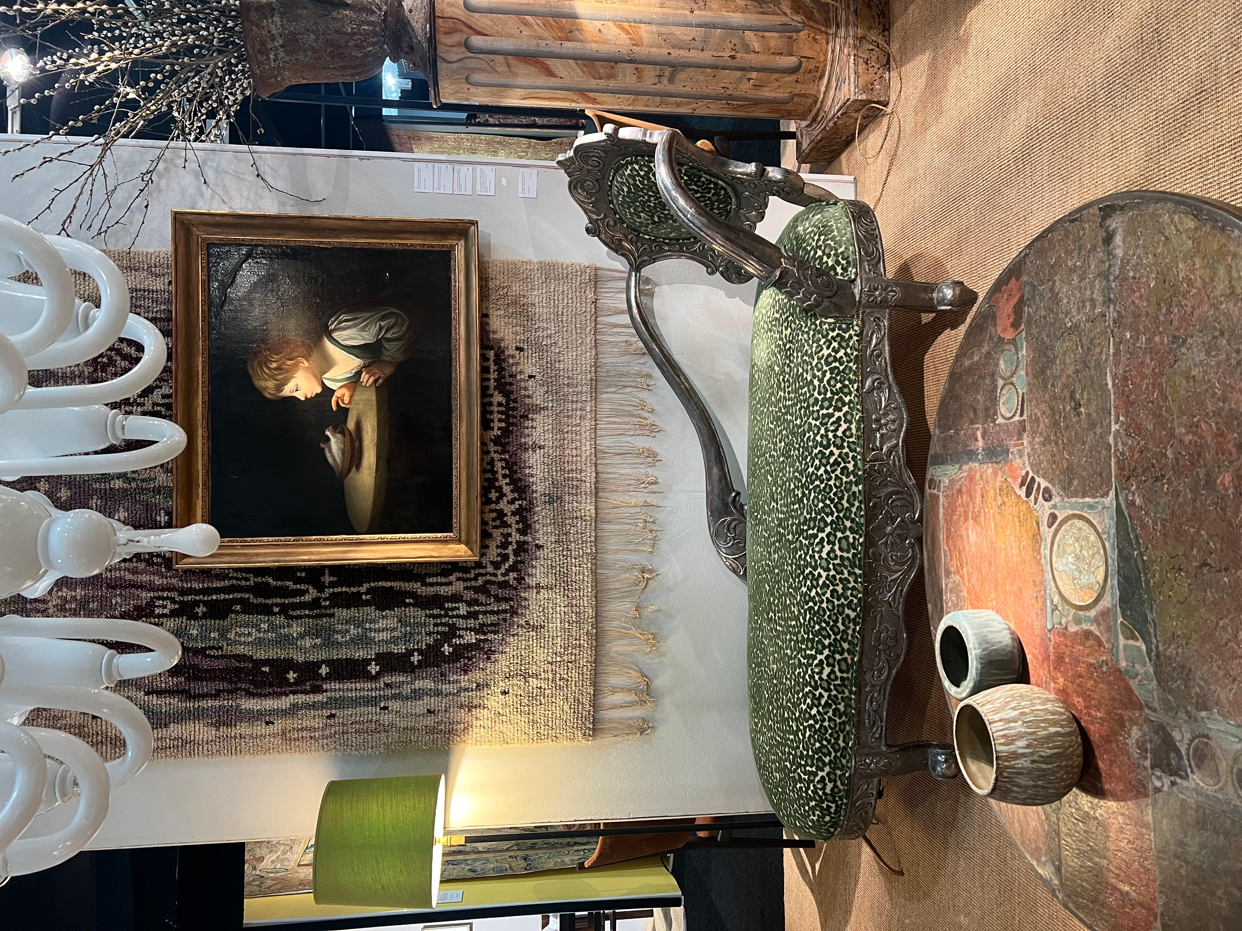 20ième siècle Méridienne avec décor en bois sculpté argenté sur le dossier en vente