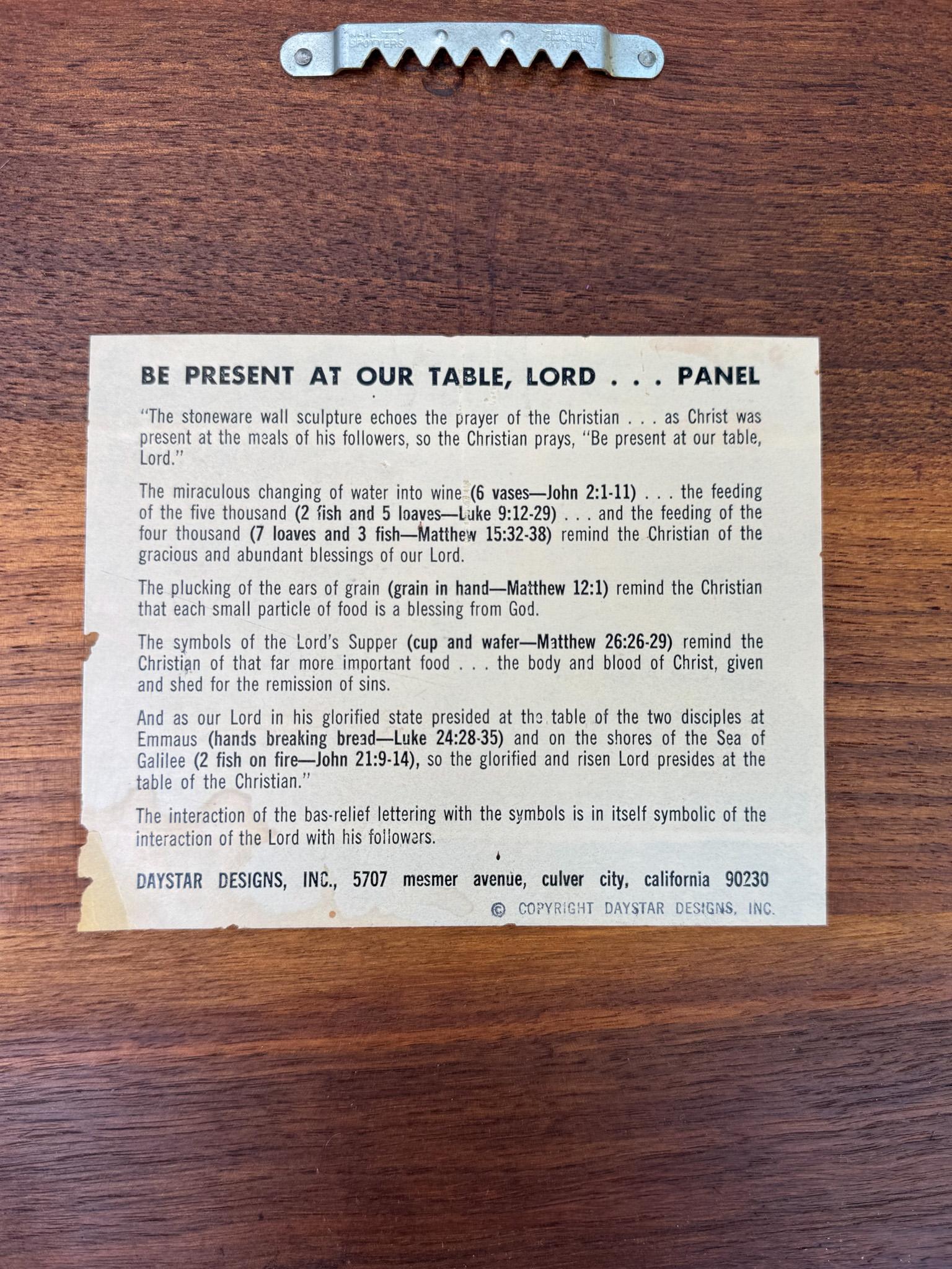Daystar Wandtafel aus gegossenem Stein und Nussbaumholz für christliche Gebete, ca. 1965 im Angebot 6