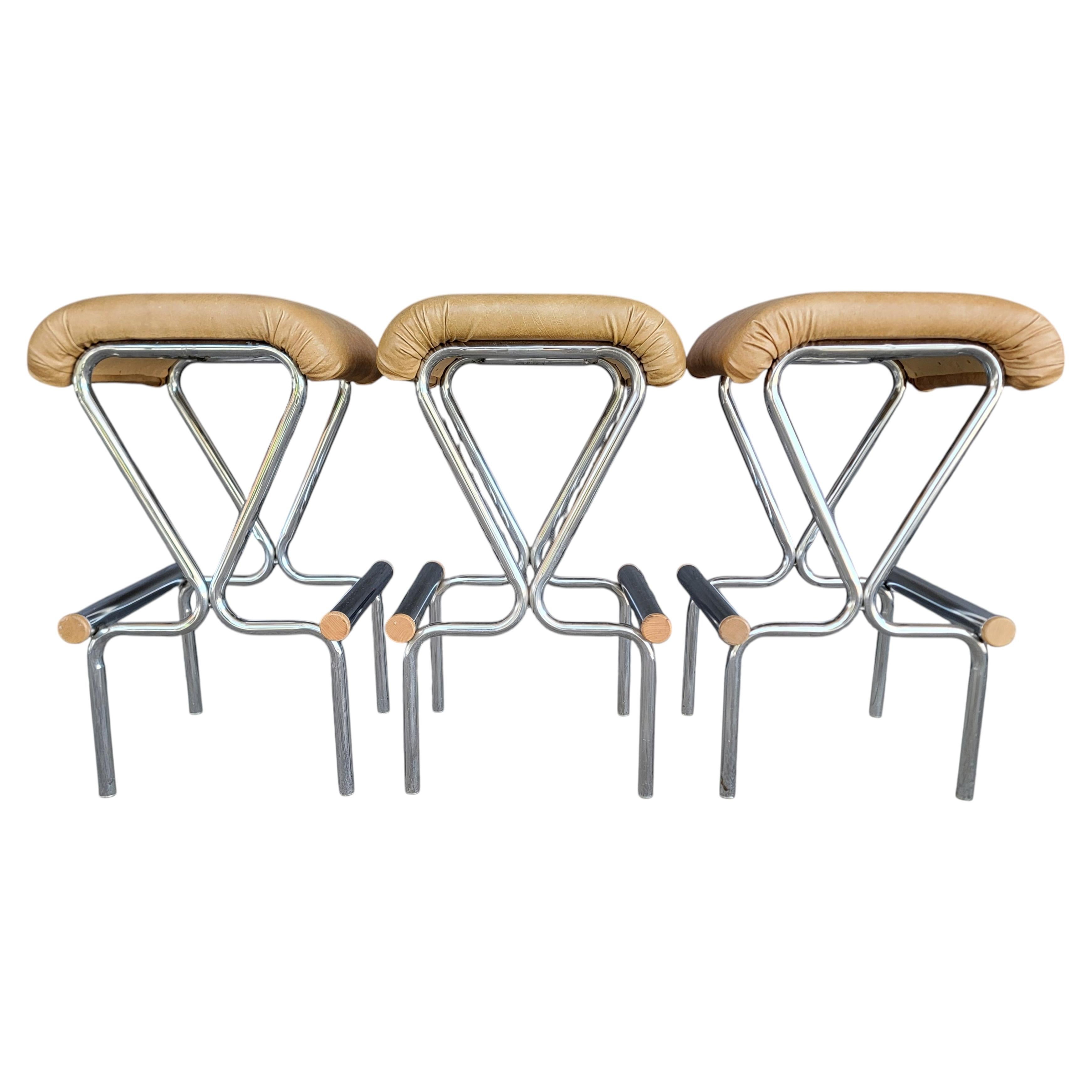 Set of Four Mid-Century Modern Chrome K700 Paperclip Bar Stools by