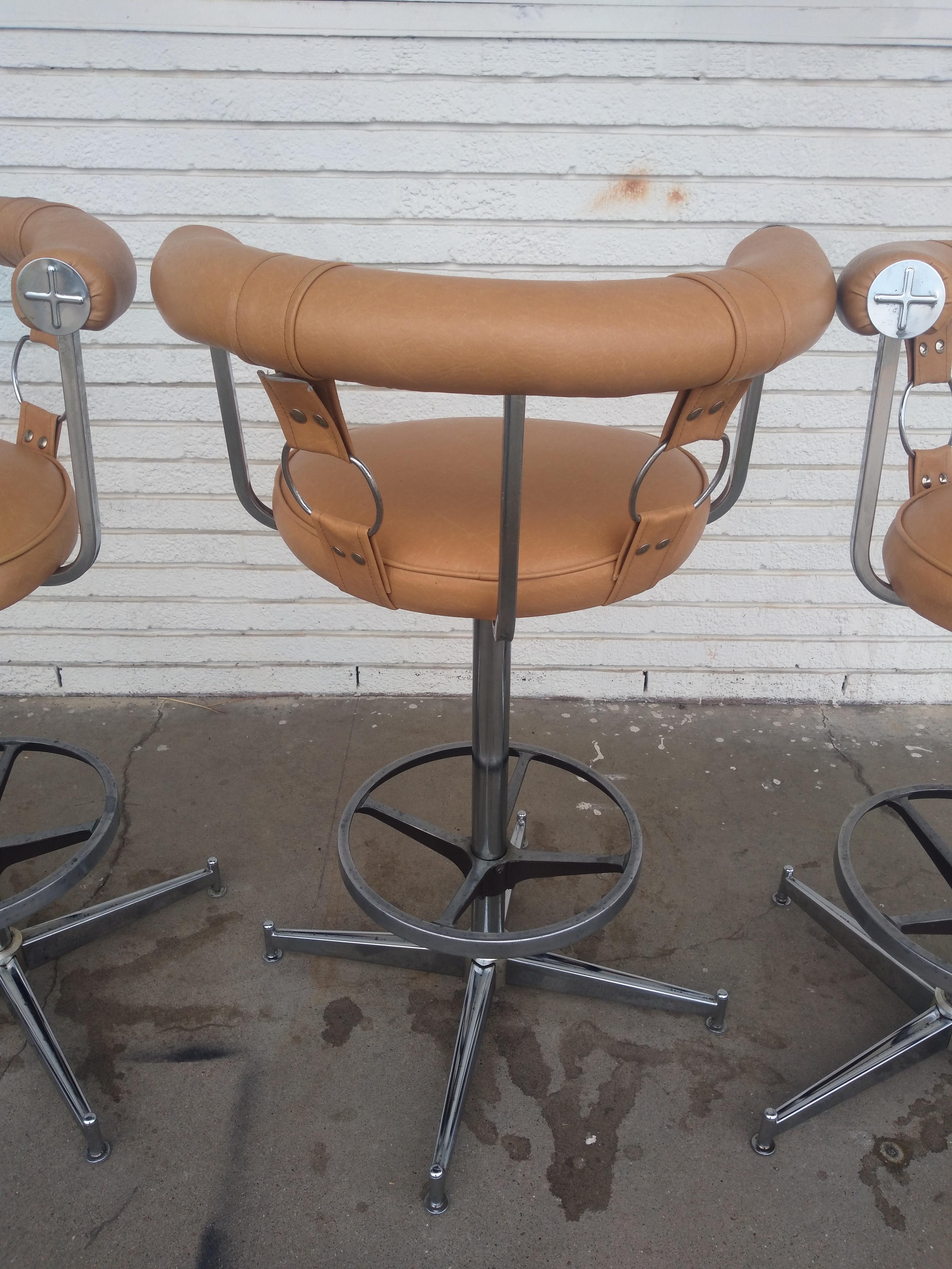 Mid-Century moderno Sgabelli da bar girevoli Daystrom di metà secolo in ecopelle e cromo in vendita