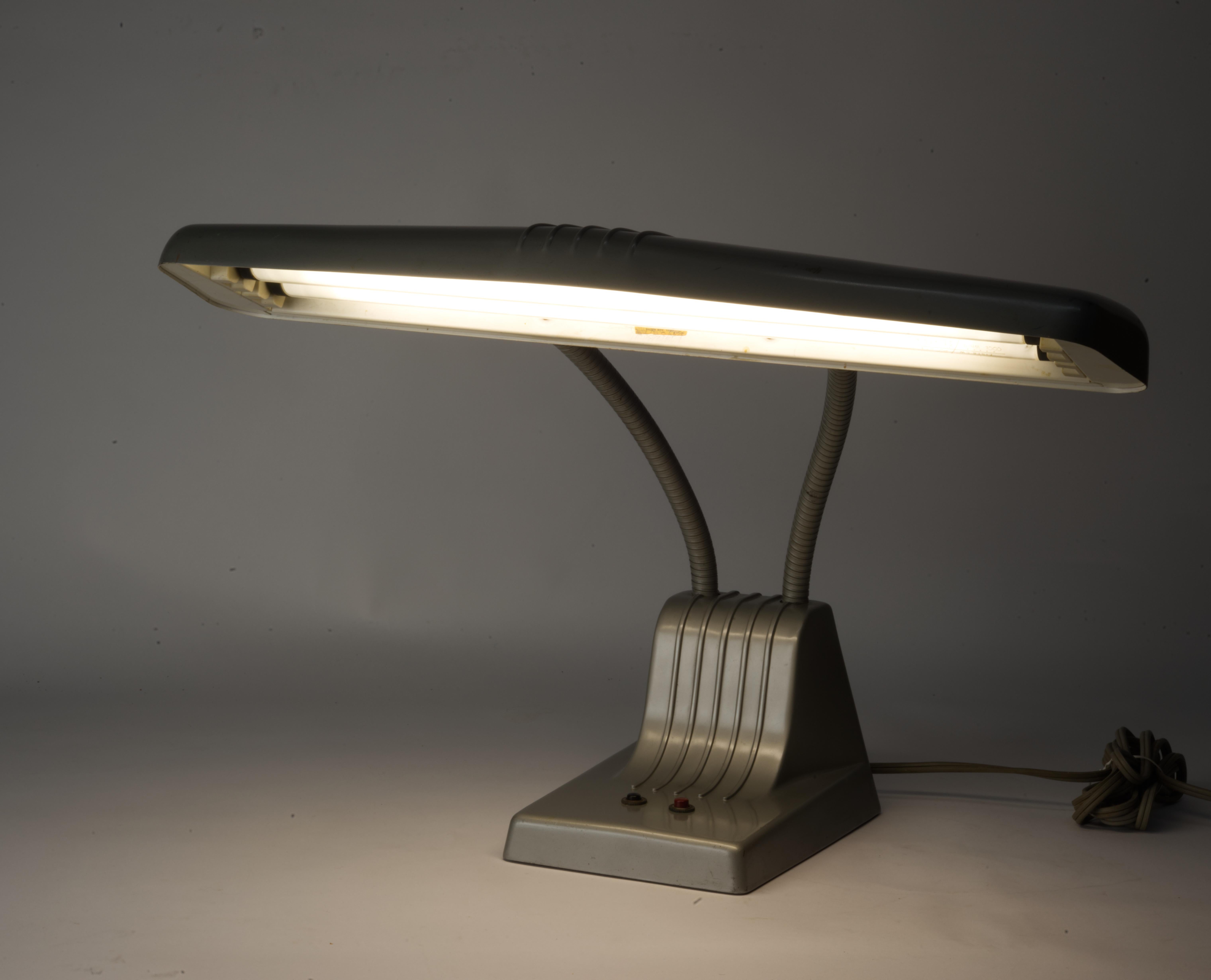 Dazor  1000 Industrial Desk Lamp 1950-1960s For Sale 4