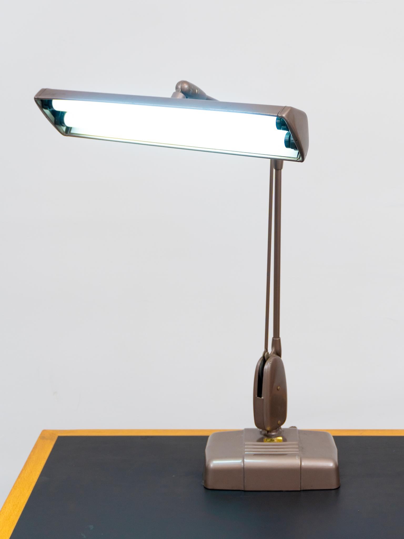 American Dazor 2324 Industrial Desk Drafting Architect Work Articulating Lamp, 1950s For Sale