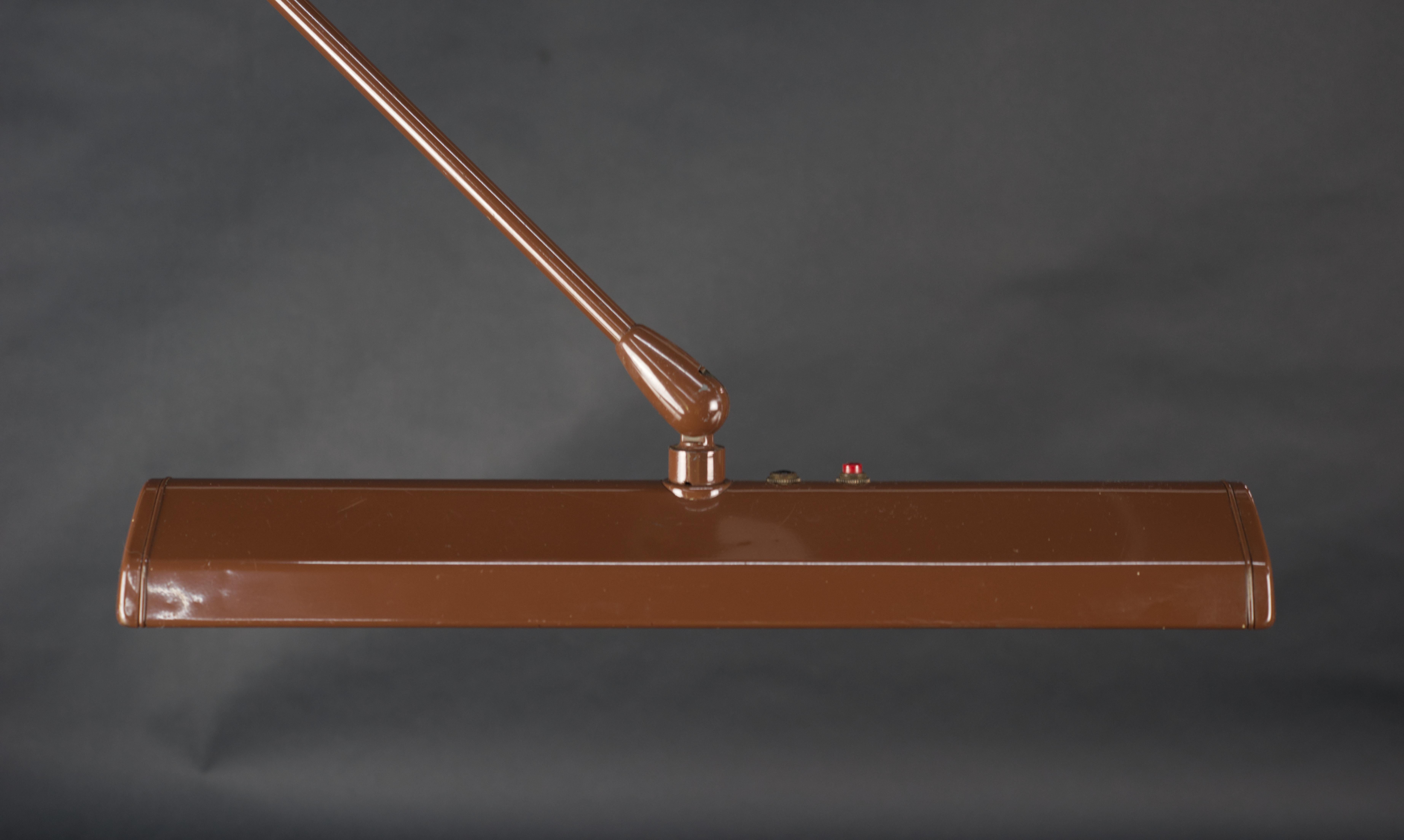 Dazor, Edge mounted model 2134 Floating Desk Lamp. 1960s For Sale 5