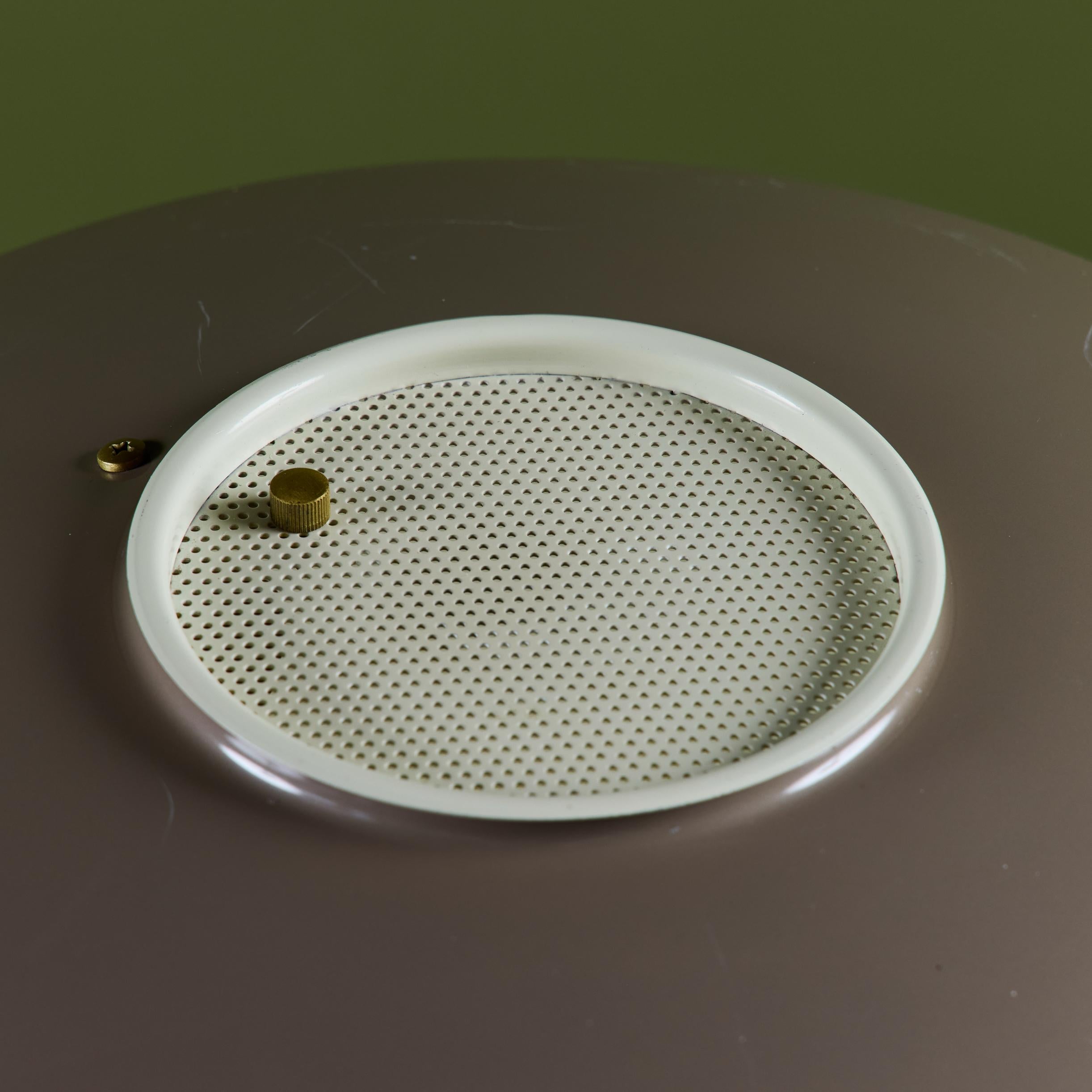 Dazor Taupe Emaille-Schreibtischlampe mit Messing-Akzenten im Angebot 8