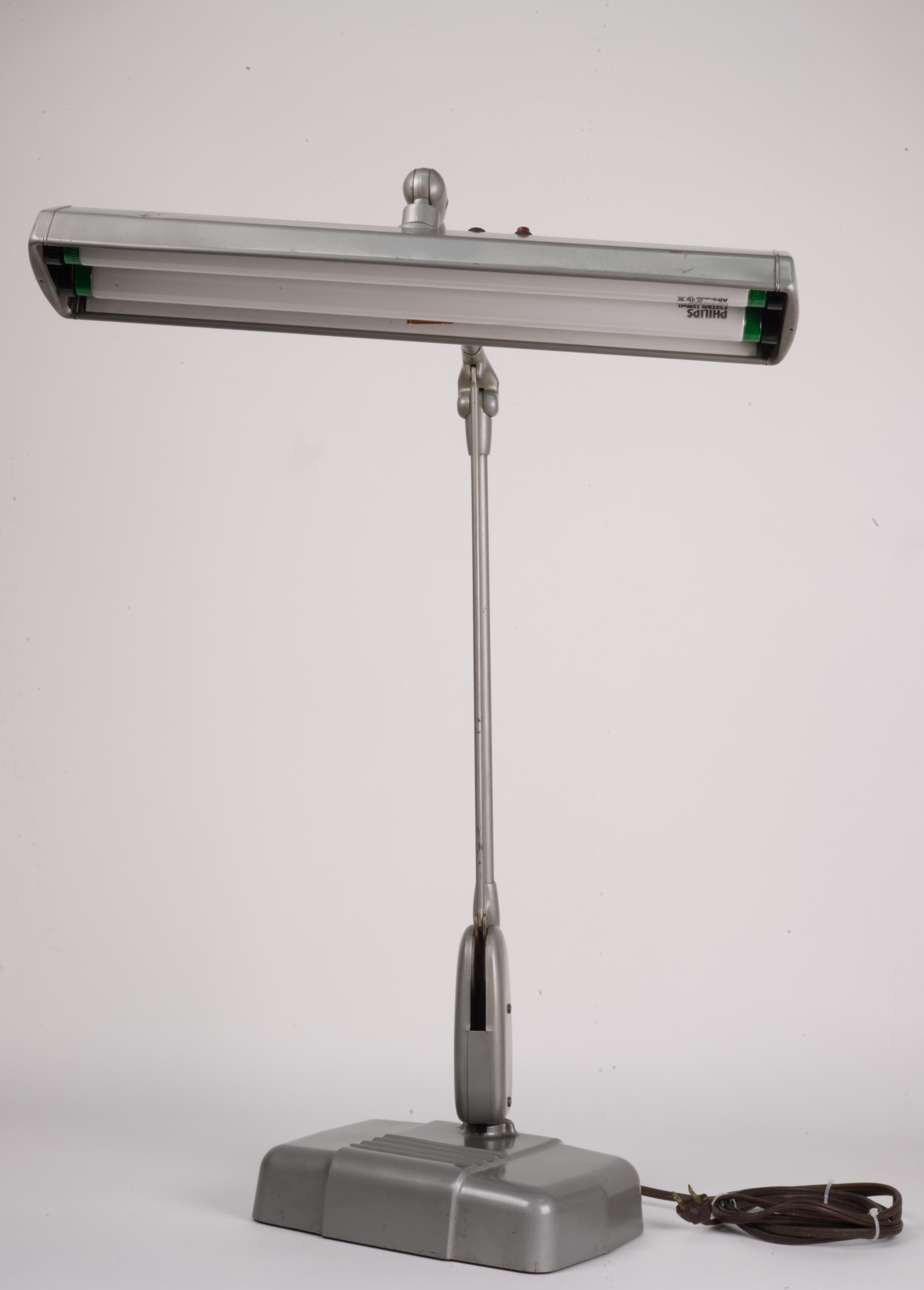 Dazor UL-P 2324-26 Industrial Floating Desk Lamp. 1950s.  In Good Condition For Sale In Clifton Springs, NY