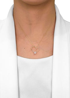 Ciondolo a forma di cuore floreale con diamante da 0,17 carati in oro rosa 18 carati