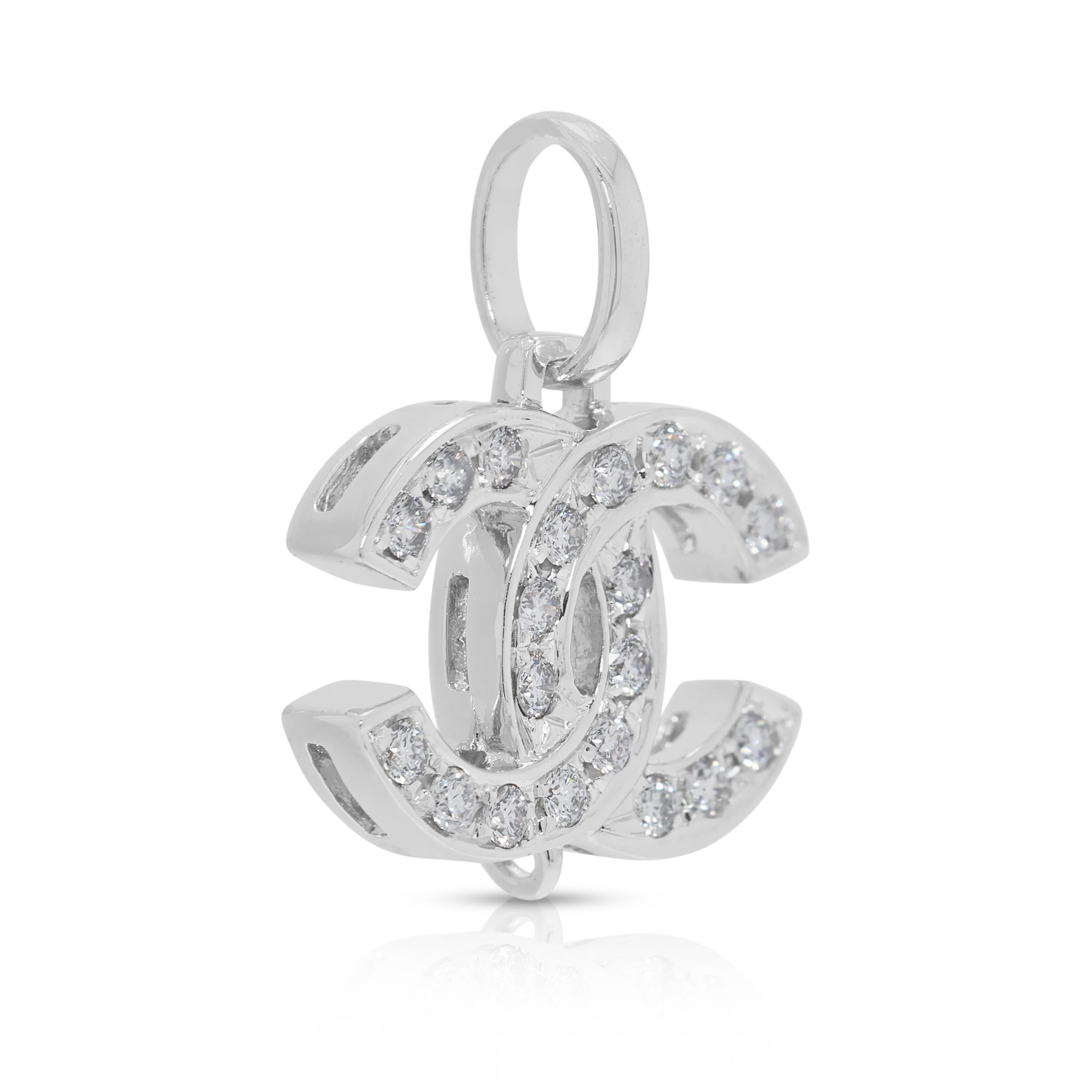 Taille ronde Pendentif éblouissant en or blanc 18 carats serti d'un diamant naturel de 0,21 carats en vente