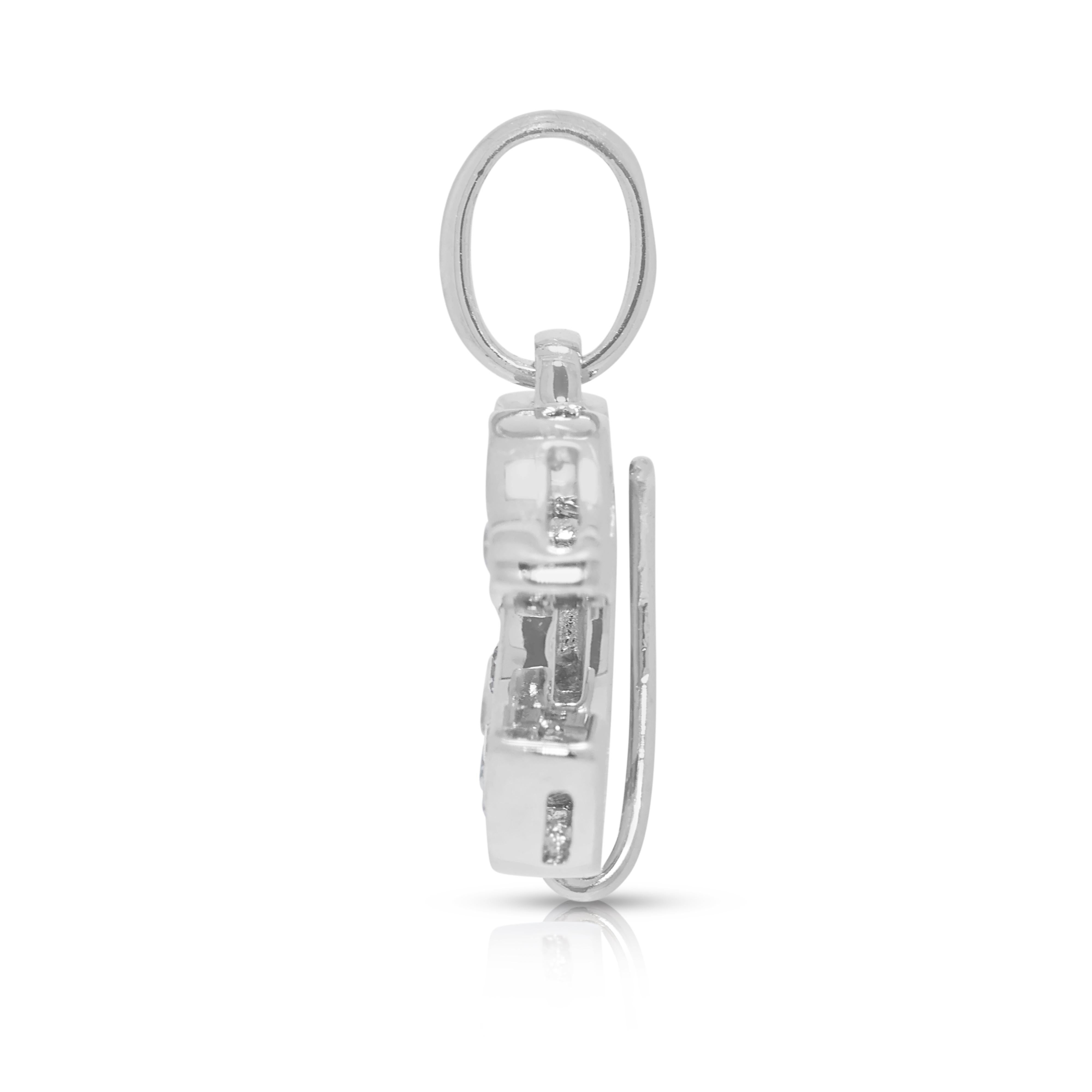 Pendentif éblouissant en or blanc 18 carats serti d'un diamant naturel de 0,21 carats Pour femmes en vente