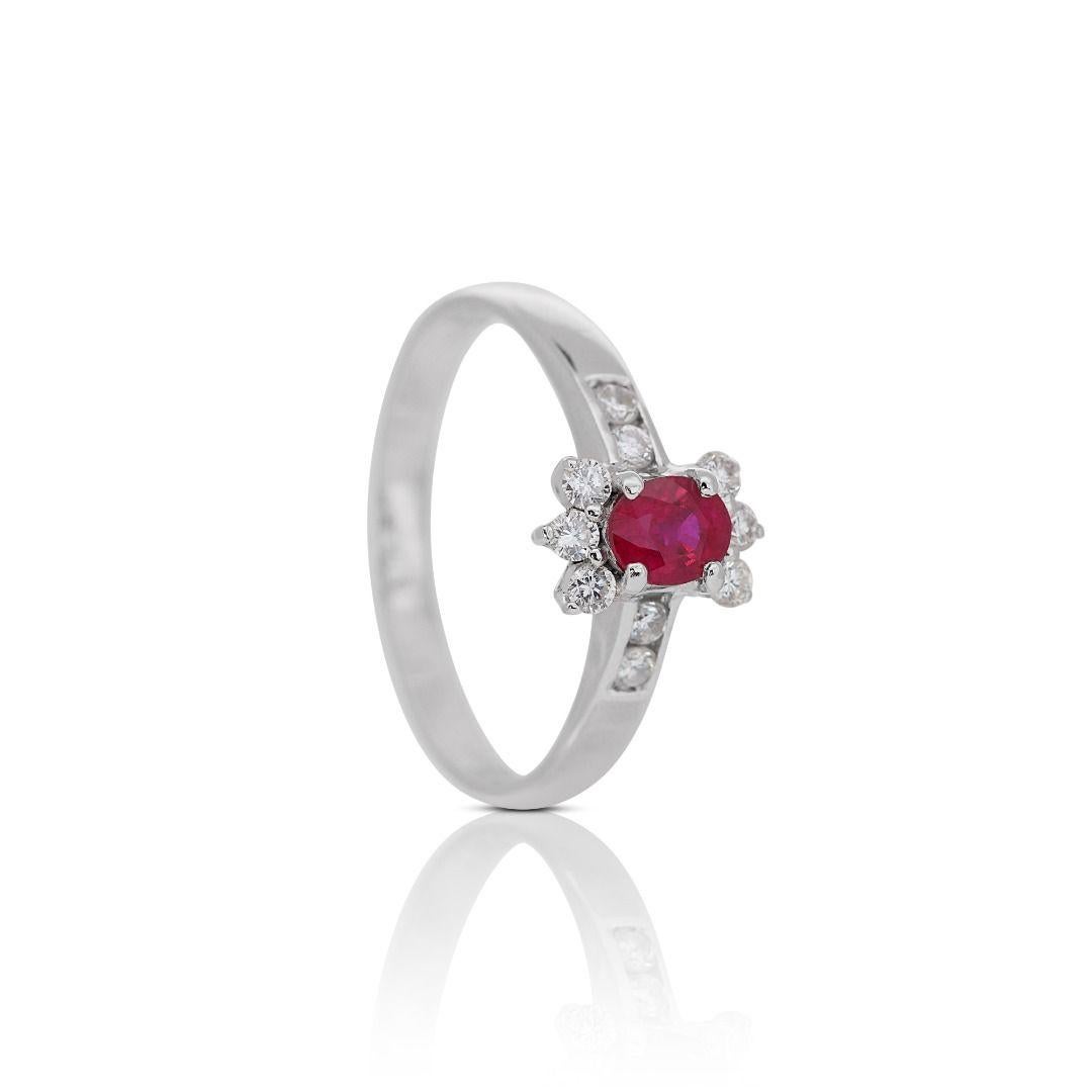 Dazzling 0.25ct Pave Diamond Ring with Ruby Center Stone In New Condition For Sale In רמת גן, IL