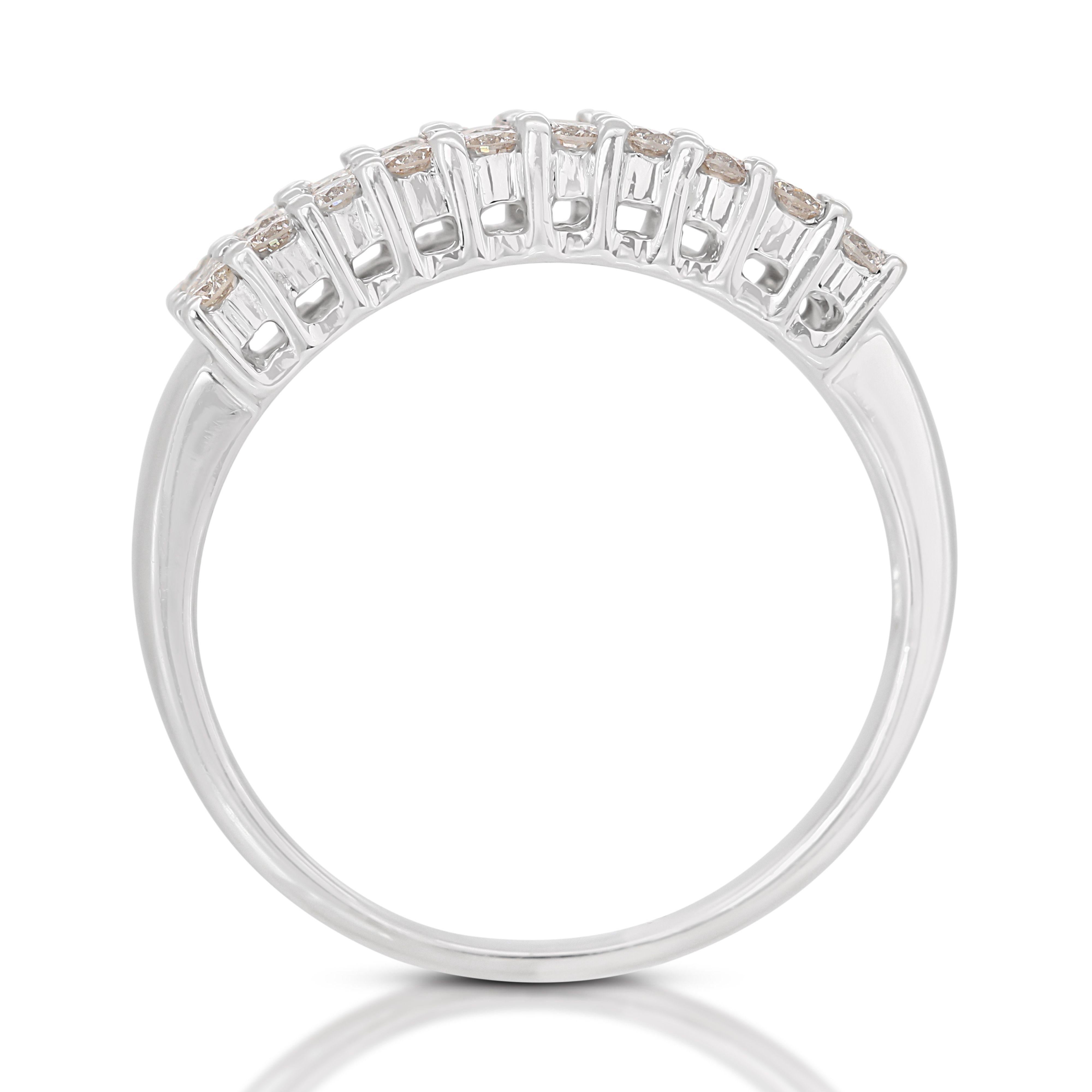 Dazzling 0.30ct Natural Diamond Ring set in 18K White Gold For Sale 1