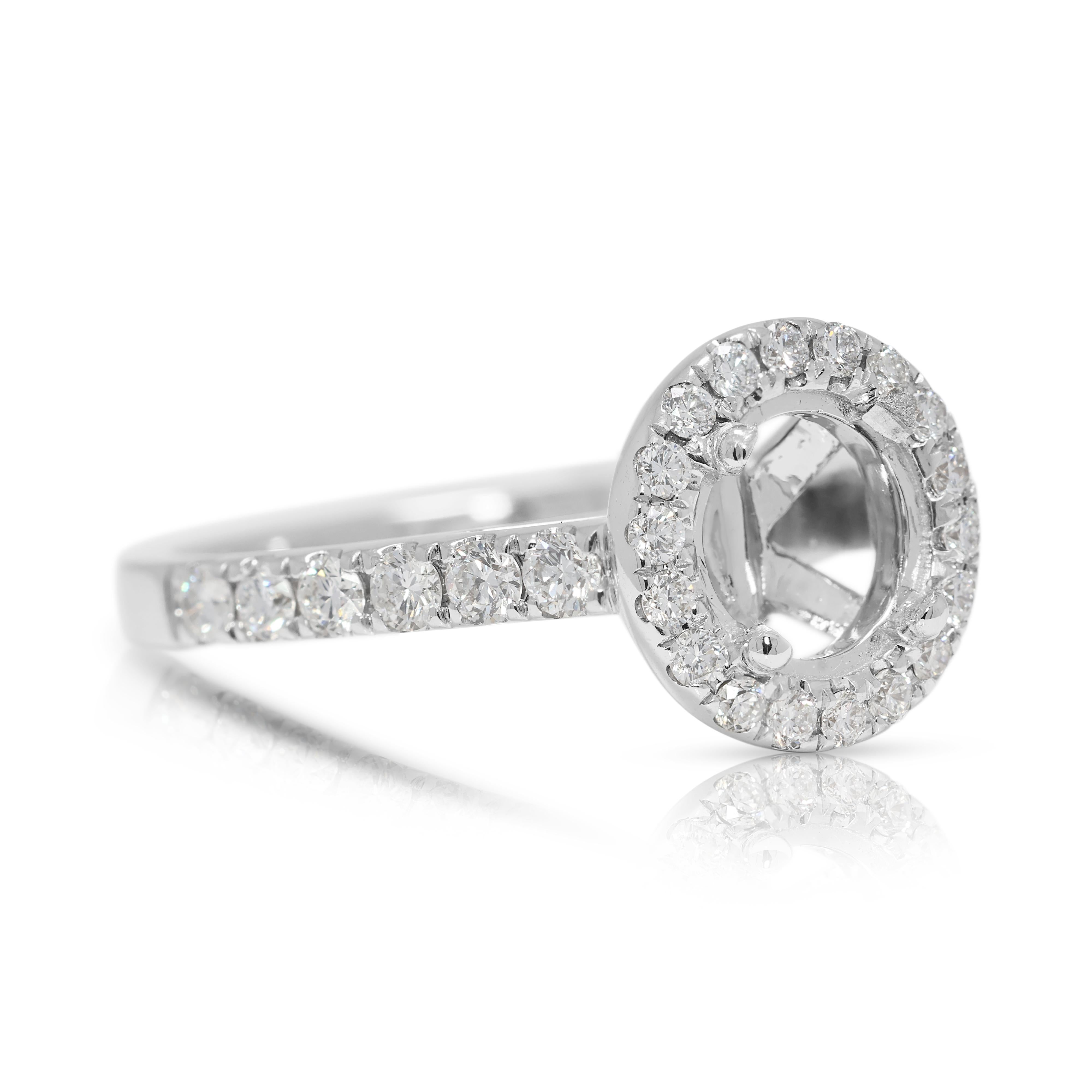 Deslumbrante Anillo con Halo de Diamantes de 0,38 quilates engastado en oro blanco de 18 quilates Corte redondo en venta