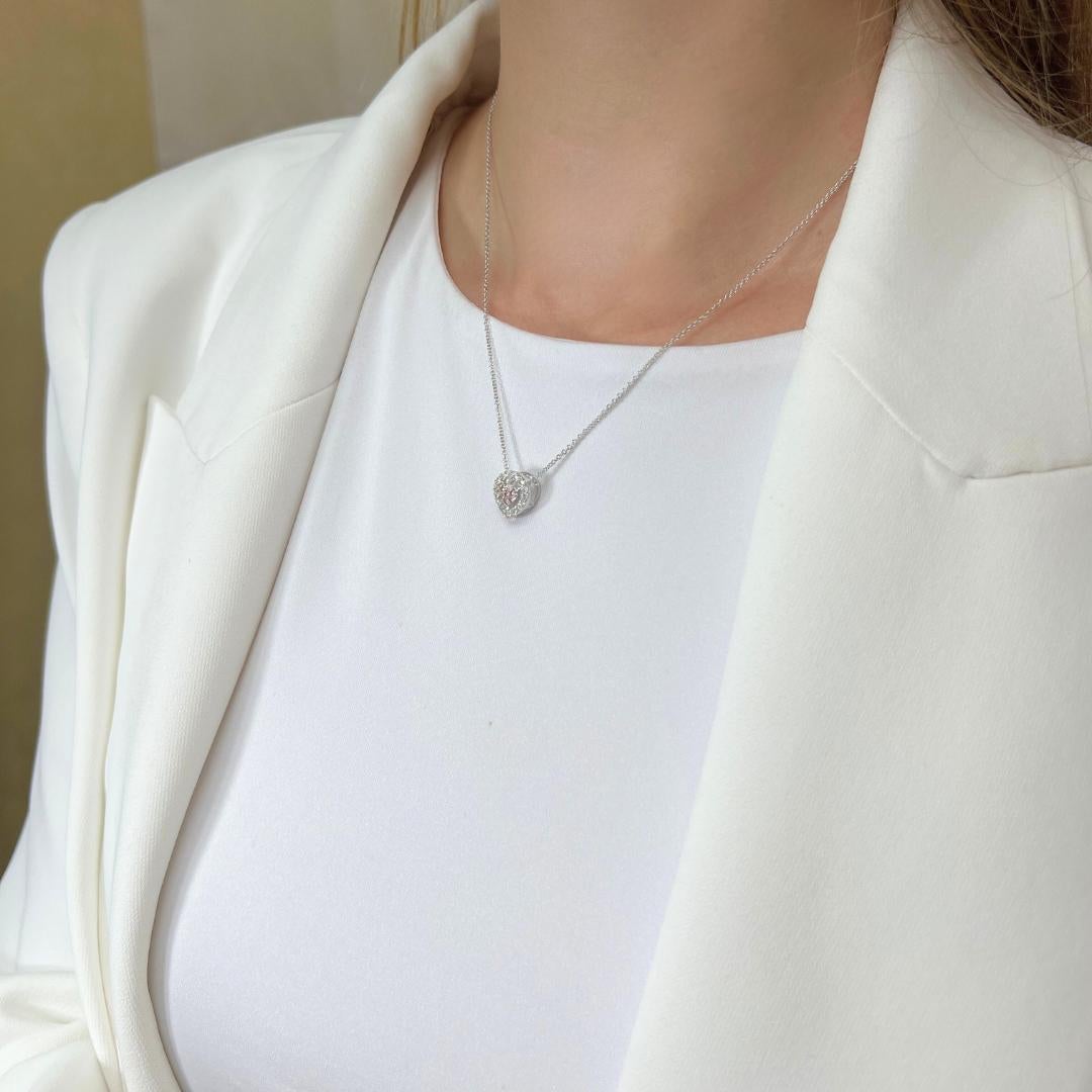 Collana con ciondolo in oro bianco 18 carati con diamanti colorati da 0,45 ct. in vendita 5