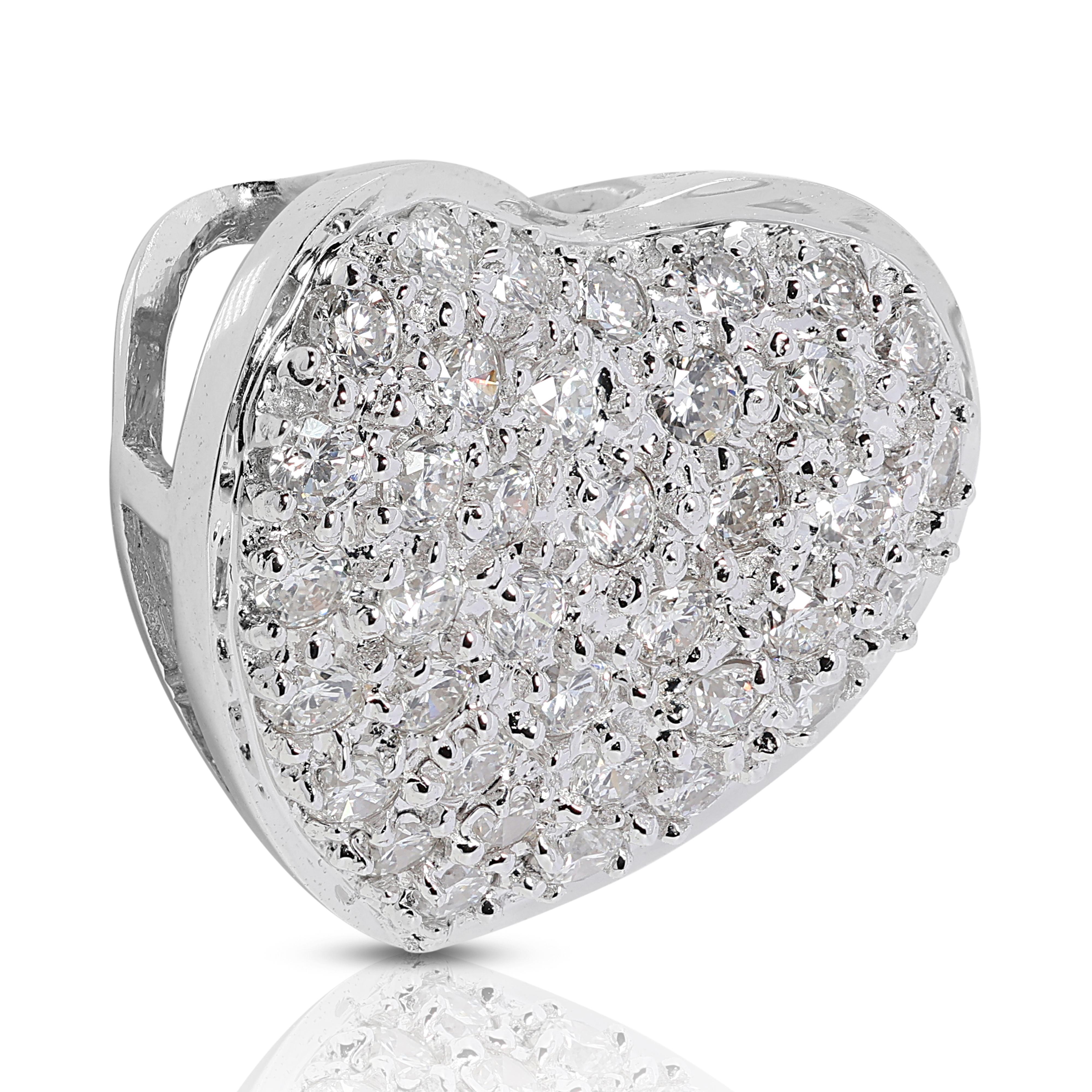 Taille ronde Pendentif cœur éblouissant en or blanc 18 carats avec diamants de 0,48 carat en vente