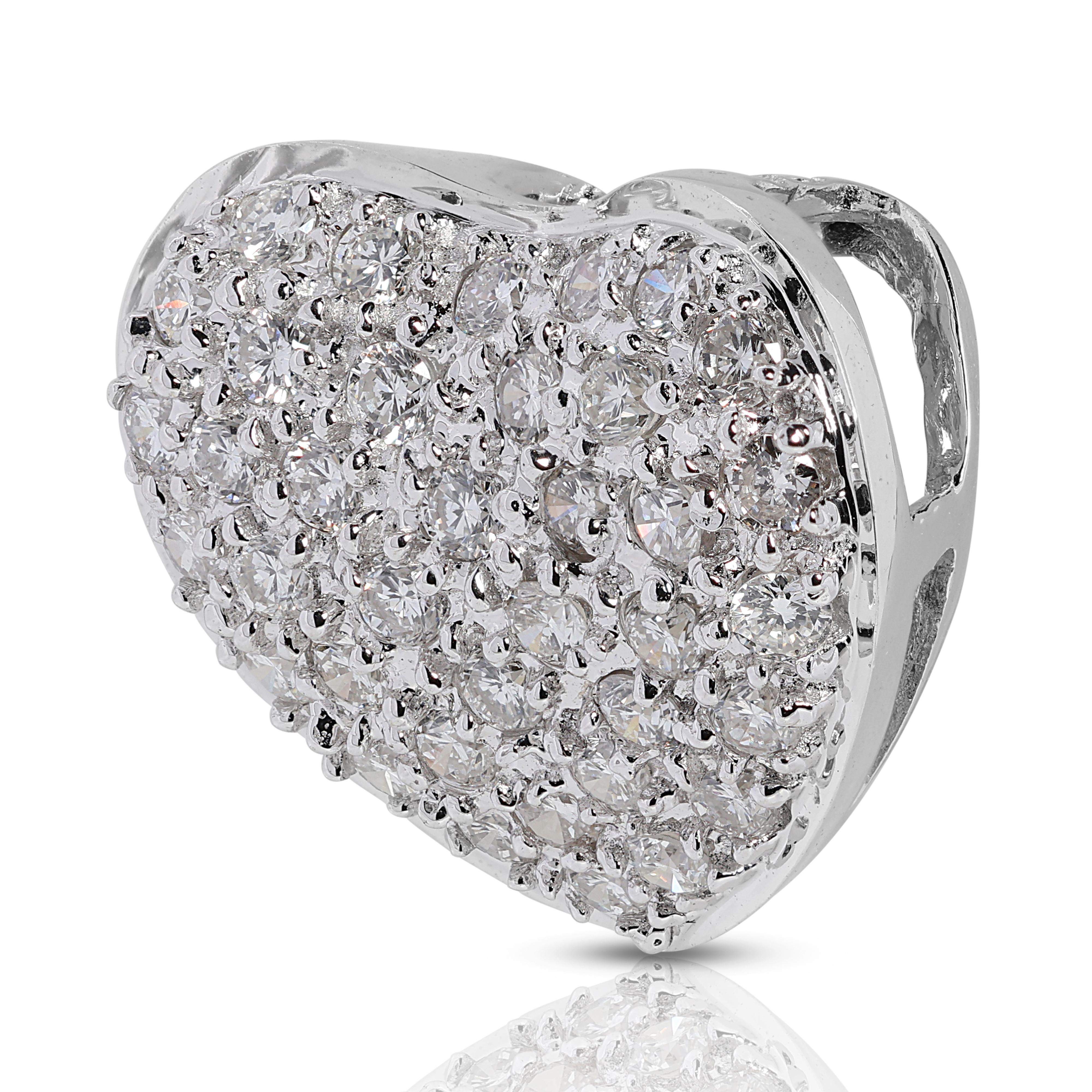 Pendentif cœur éblouissant en or blanc 18 carats avec diamants de 0,48 carat Neuf - En vente à רמת גן, IL