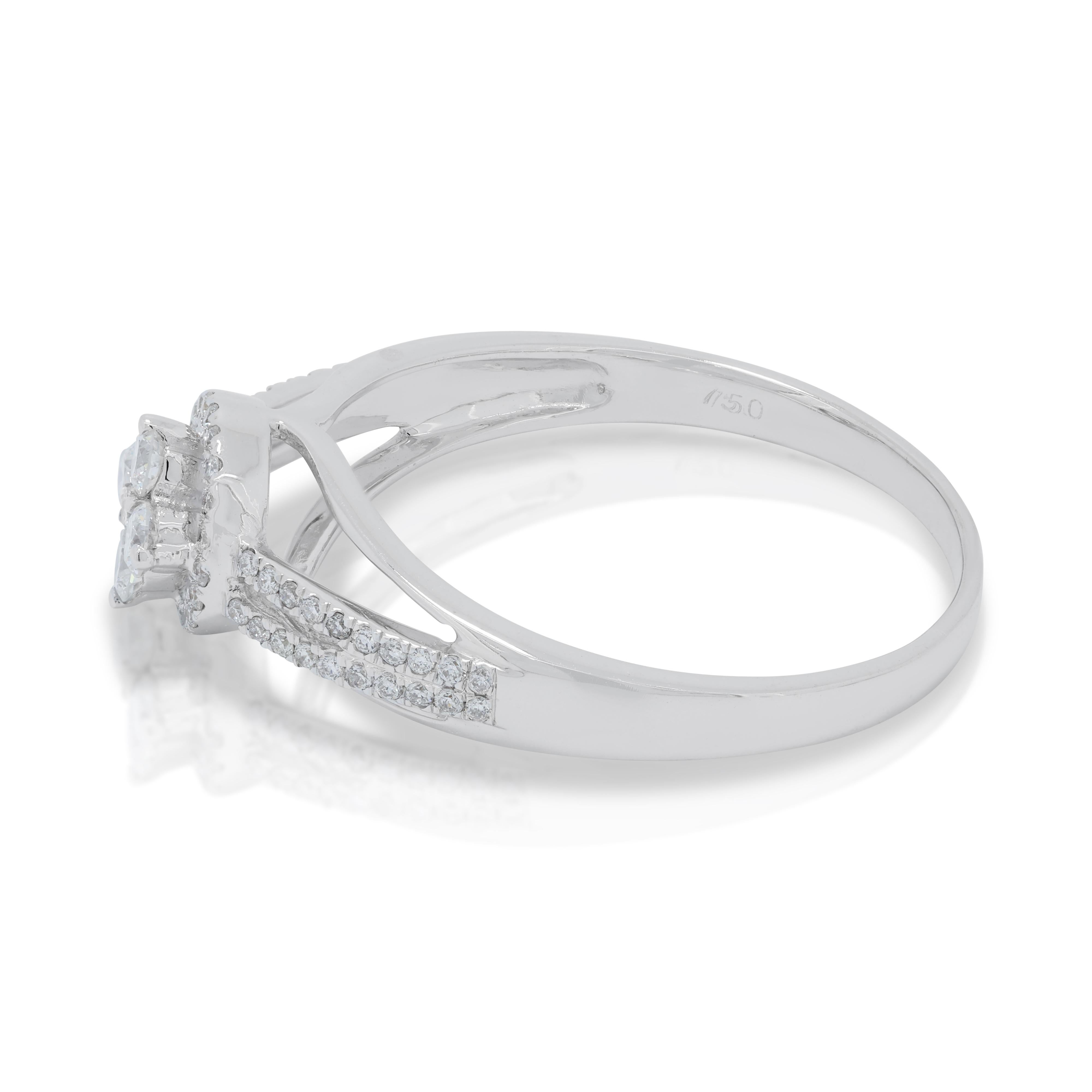 Round Cut Dazzling 0.495ct Diamonds Cluster Ring in 18K White Gold For Sale