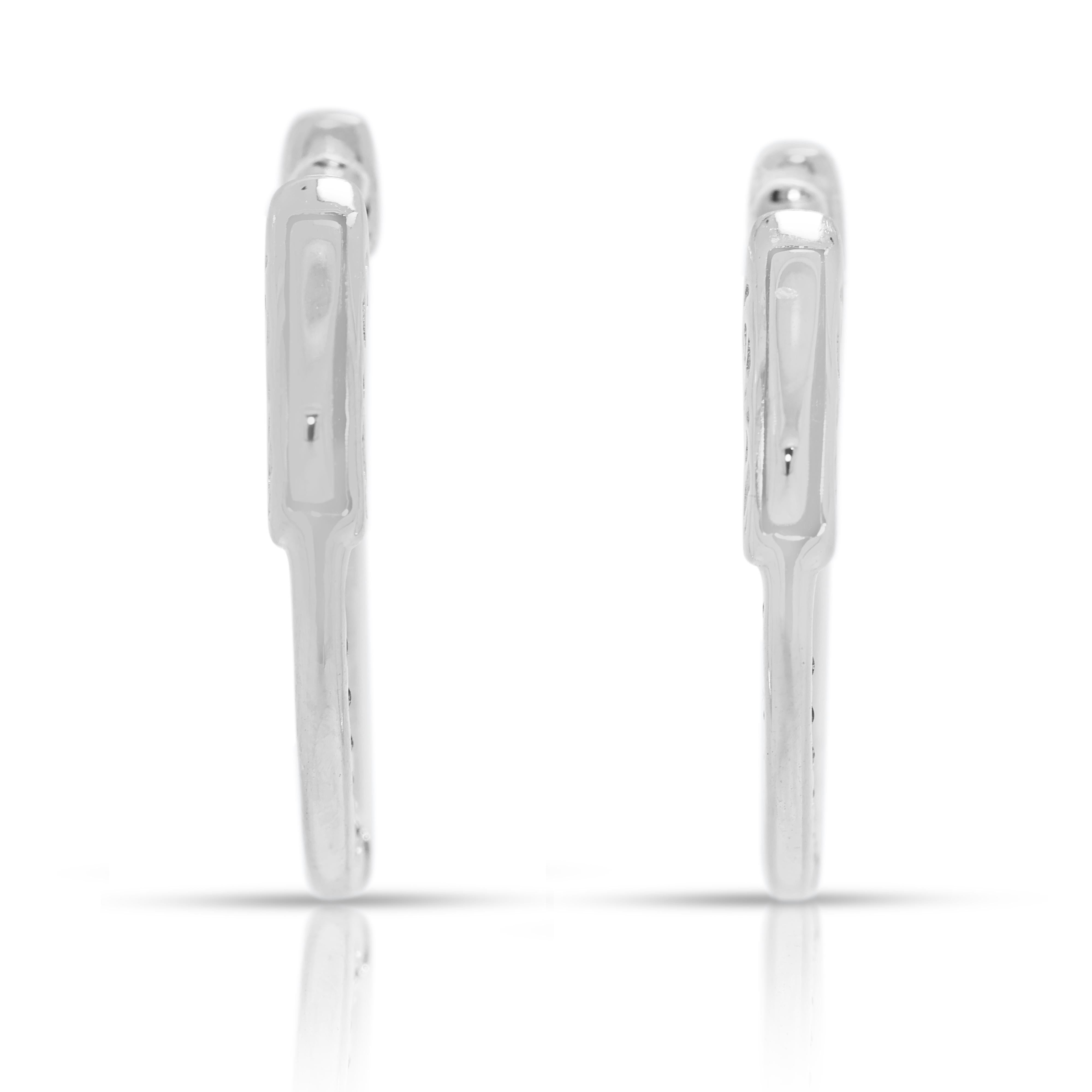 Boucles d'oreilles éblouissantes en or blanc 18 carats et diamant naturel de 0,52 ct. en vente 2