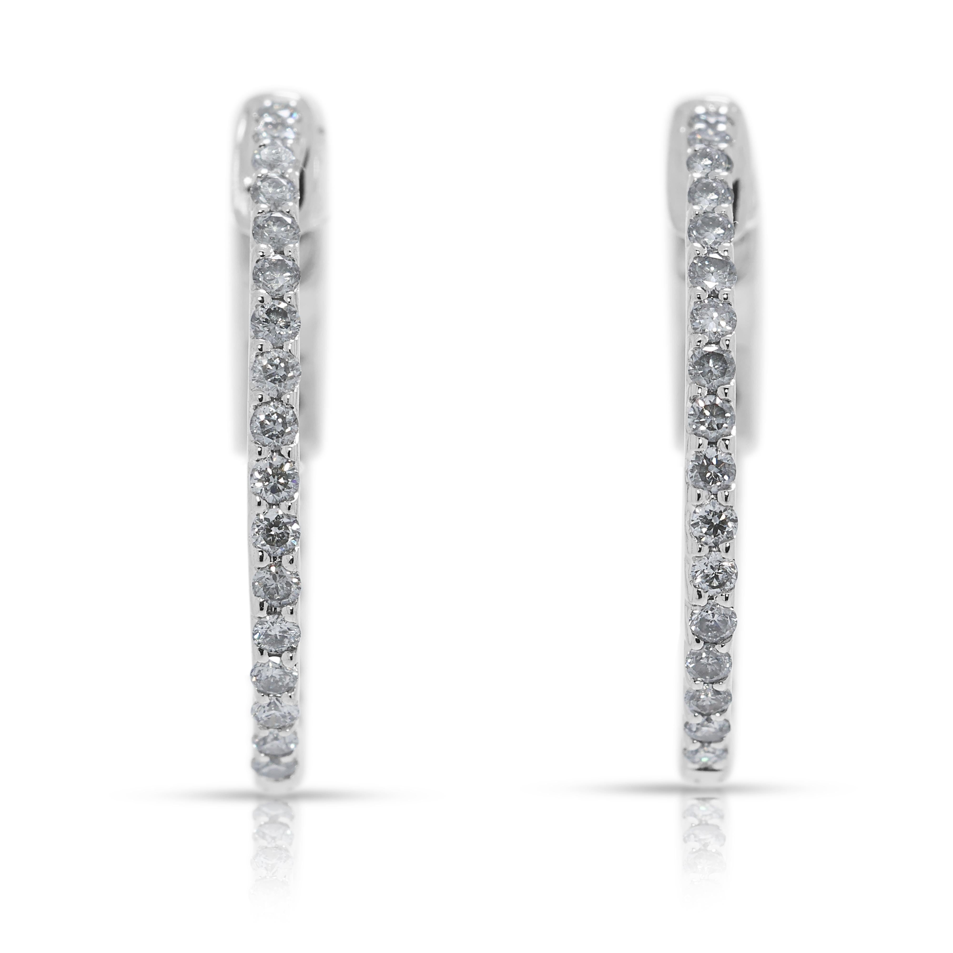 Boucles d'oreilles éblouissantes en or blanc 18 carats et diamant naturel de 0,52 ct. en vente