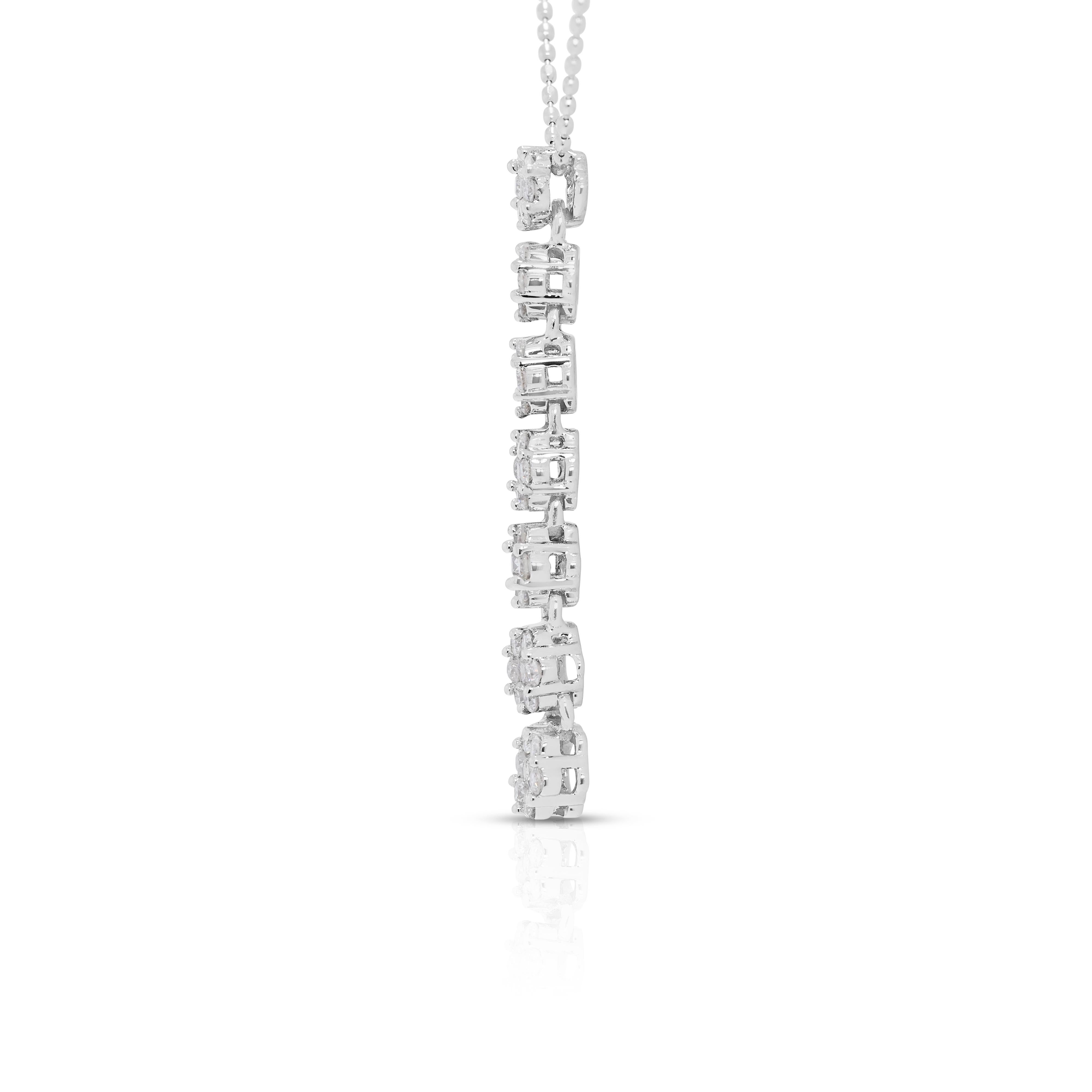 Schillernder 0,5ct Journey-Style Diamant-Anhänger mit Kette aus 18K Weißgold Damen im Angebot