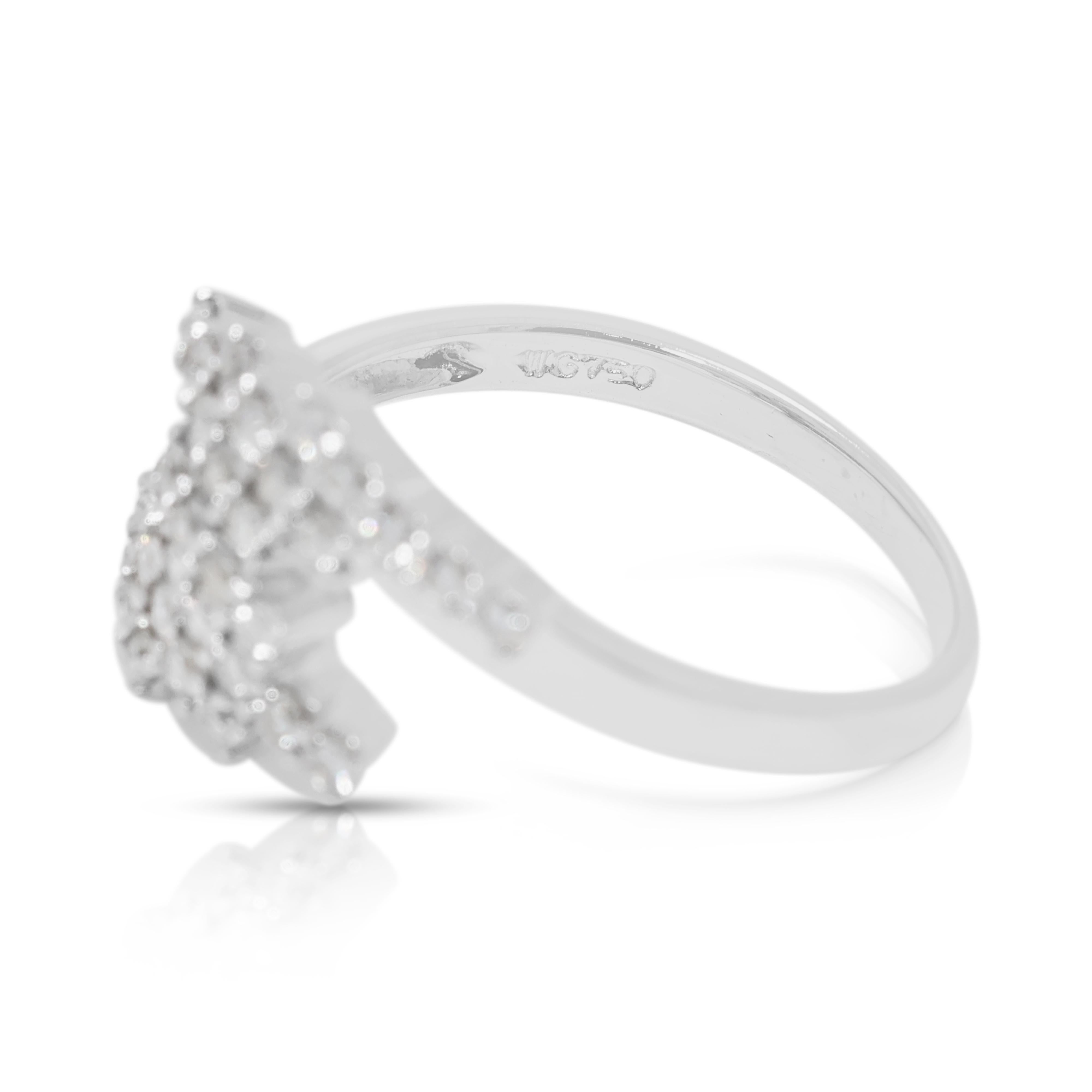 Taglio rotondo Anello geometrico in oro bianco 18 carati con diamanti naturali da 0,64 carati in vendita