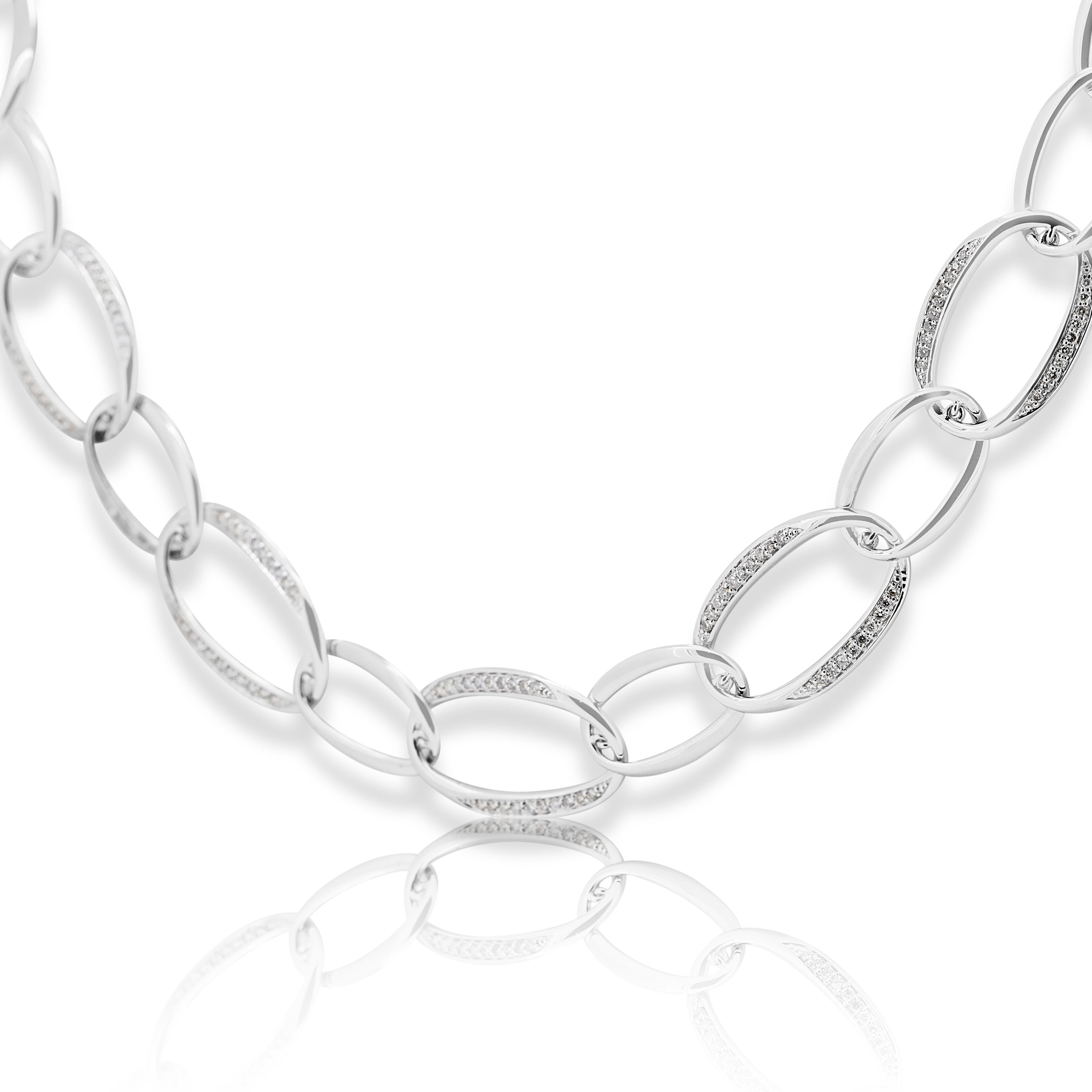 Collier éblouissant en or blanc 18 carats avec diamant naturel de 0,65 carat Excellent état - En vente à רמת גן, IL