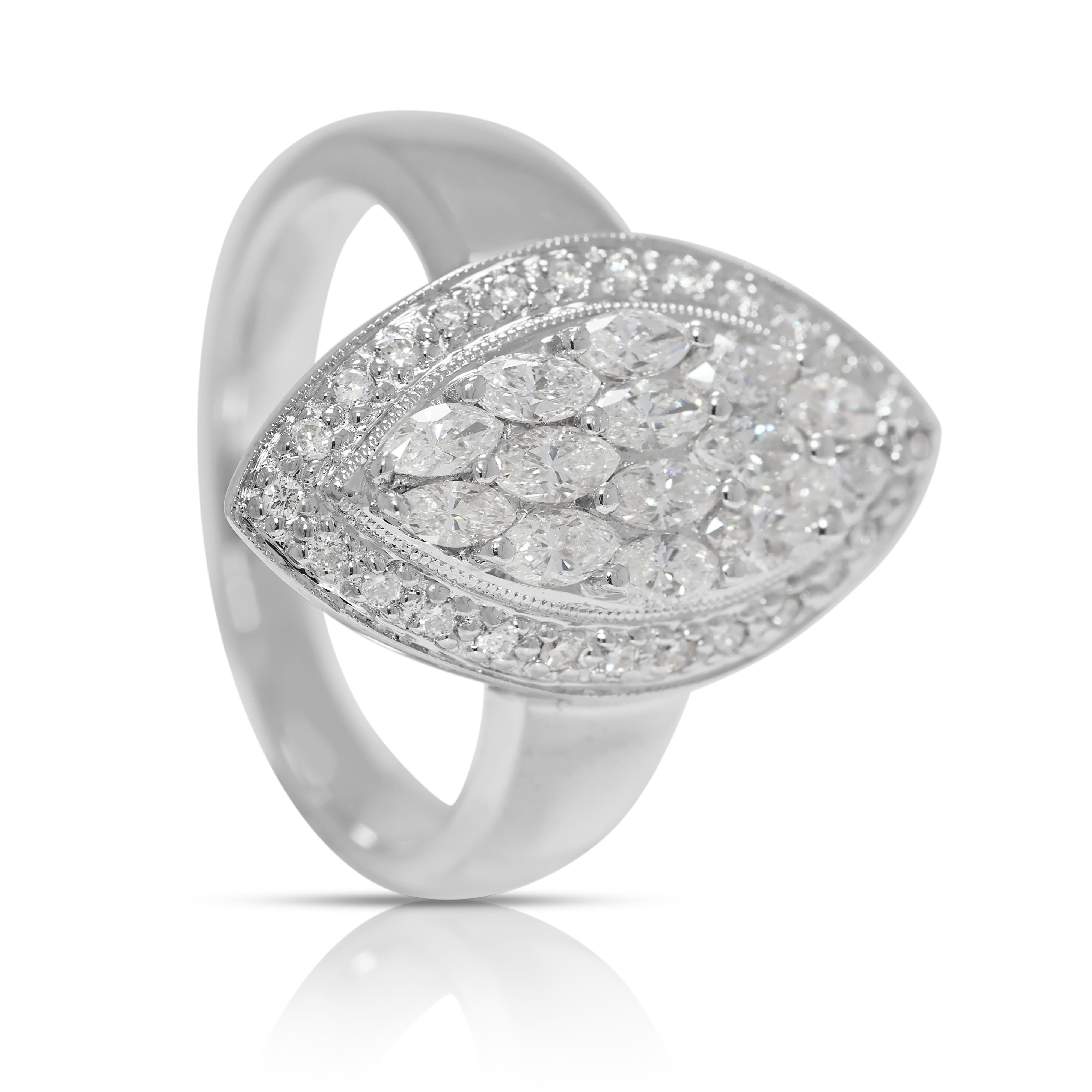 Éblouissante bague en or blanc 18 carats avec diamants naturels ronds et marquises de 0,70 carat Pour femmes en vente