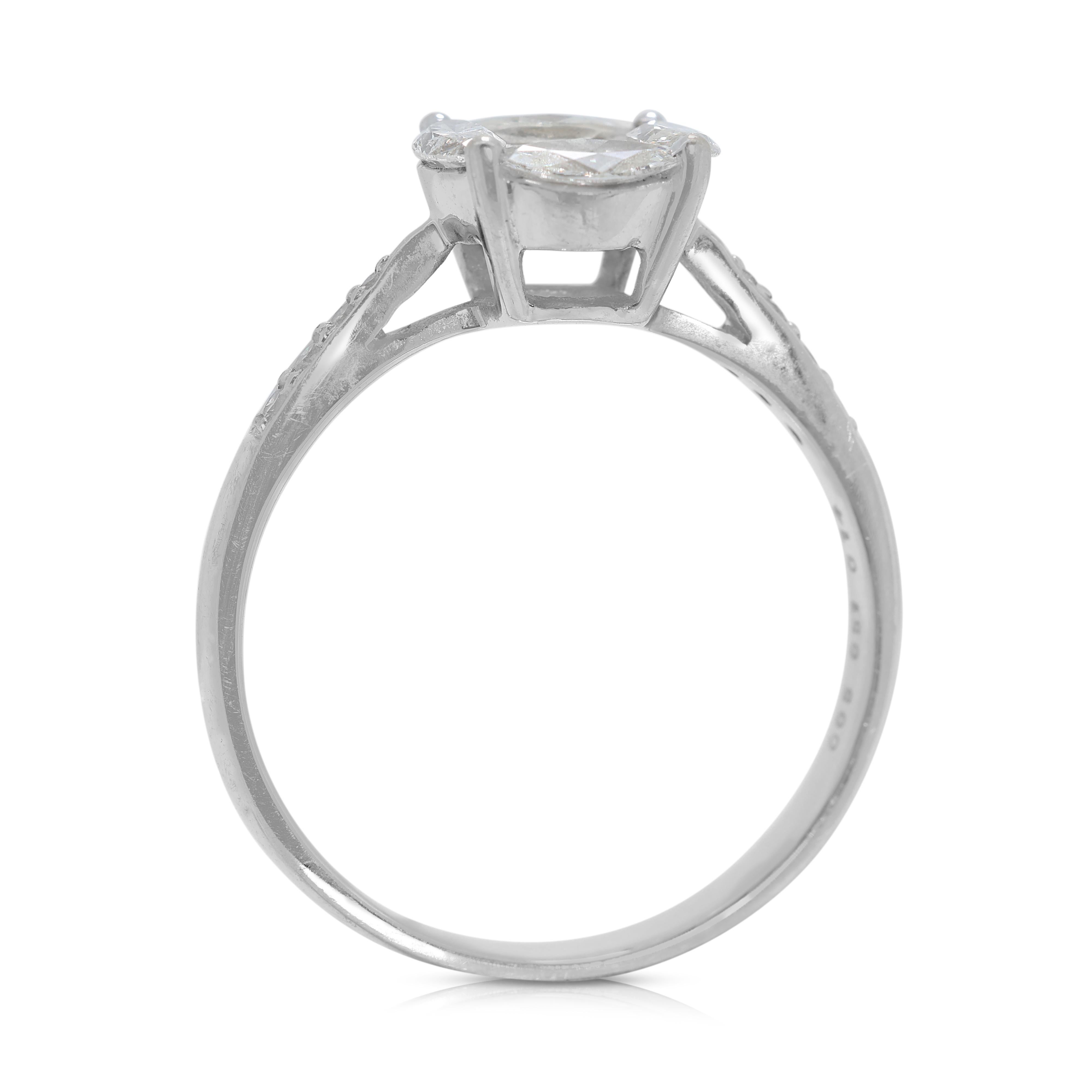 Éblouissante bague pavée de diamants naturels 0,70 carat en or blanc 18 carats en vente 2