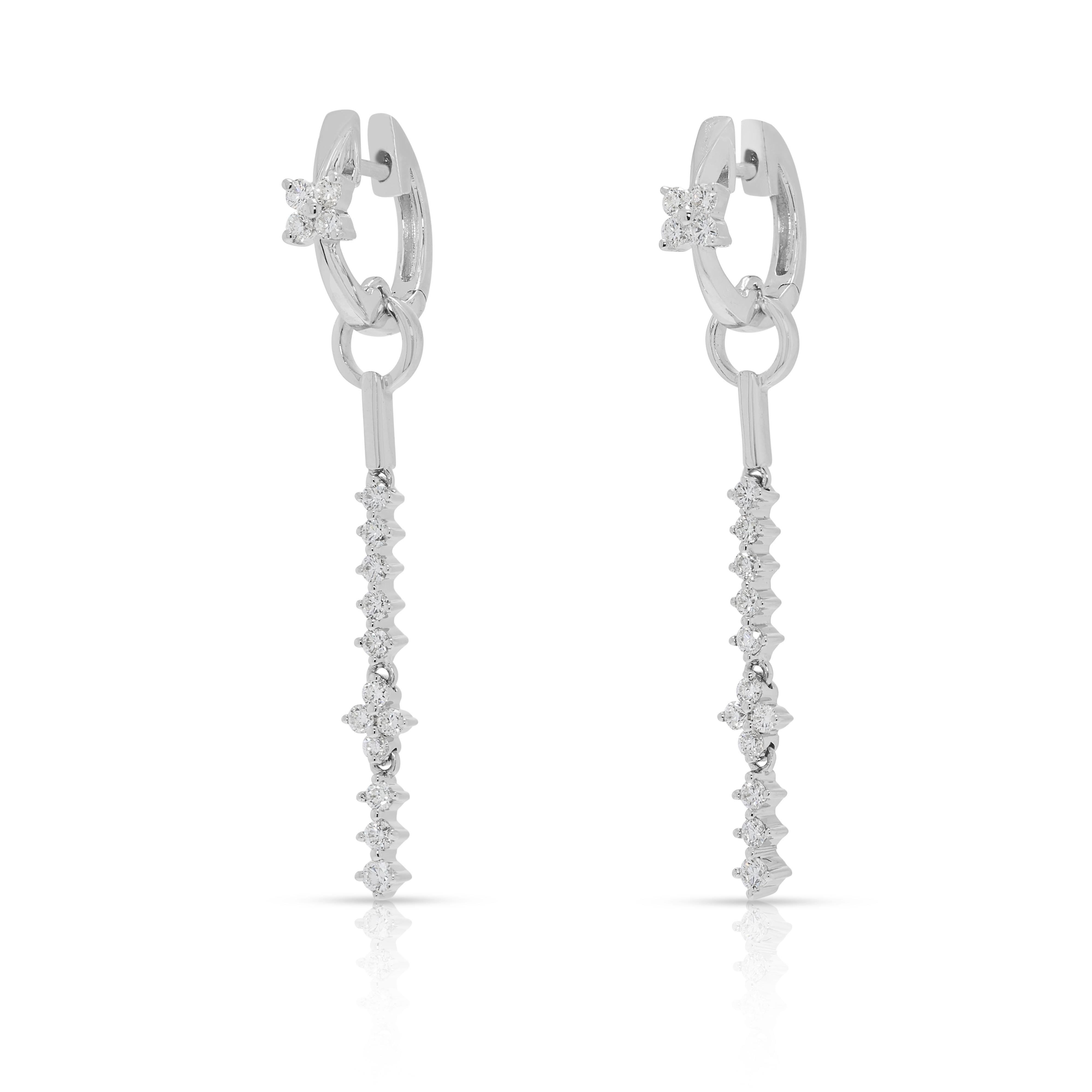 Boucles d'oreilles pendantes éblouissantes en or blanc 18 carats et diamant naturel de 0,72 ct. Excellent état - En vente à רמת גן, IL
