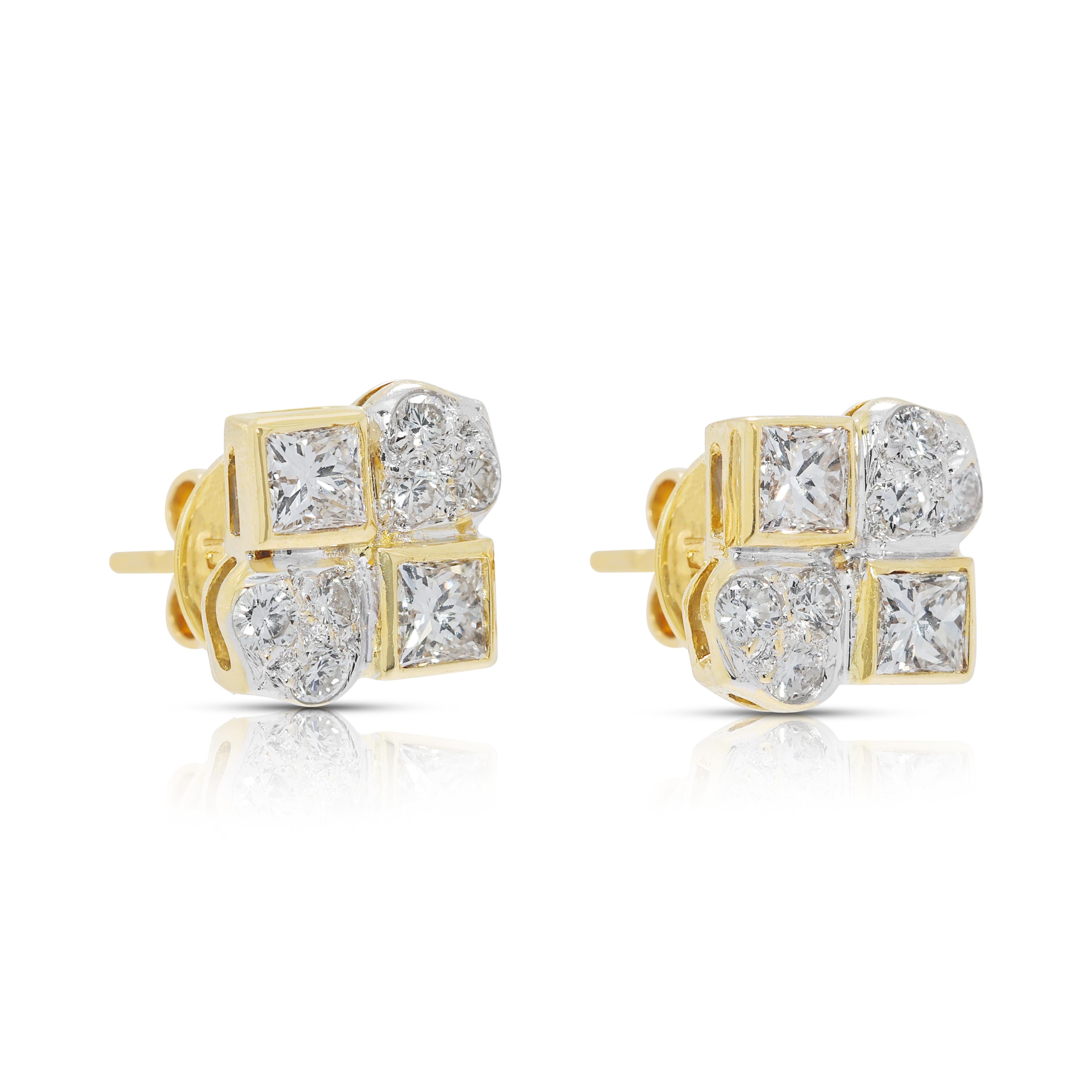 Taille ronde Dazzling 0.78ct Princess & Round Diamond Earrings in 18K Two-Toned Gold en vente