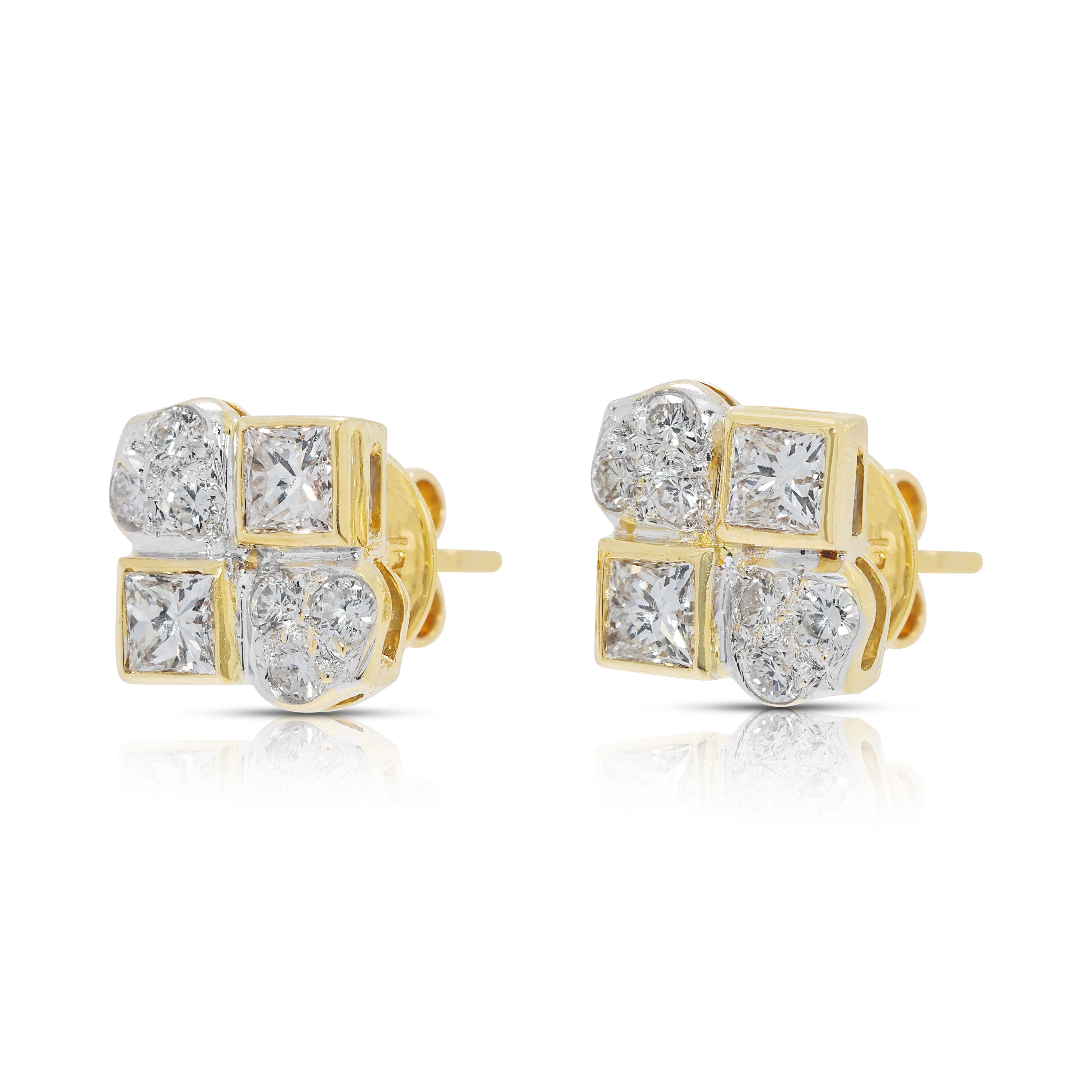 Dazzling 0.78ct Princess & Round Diamond Earrings in 18K Two-Toned Gold Excellent état - En vente à רמת גן, IL