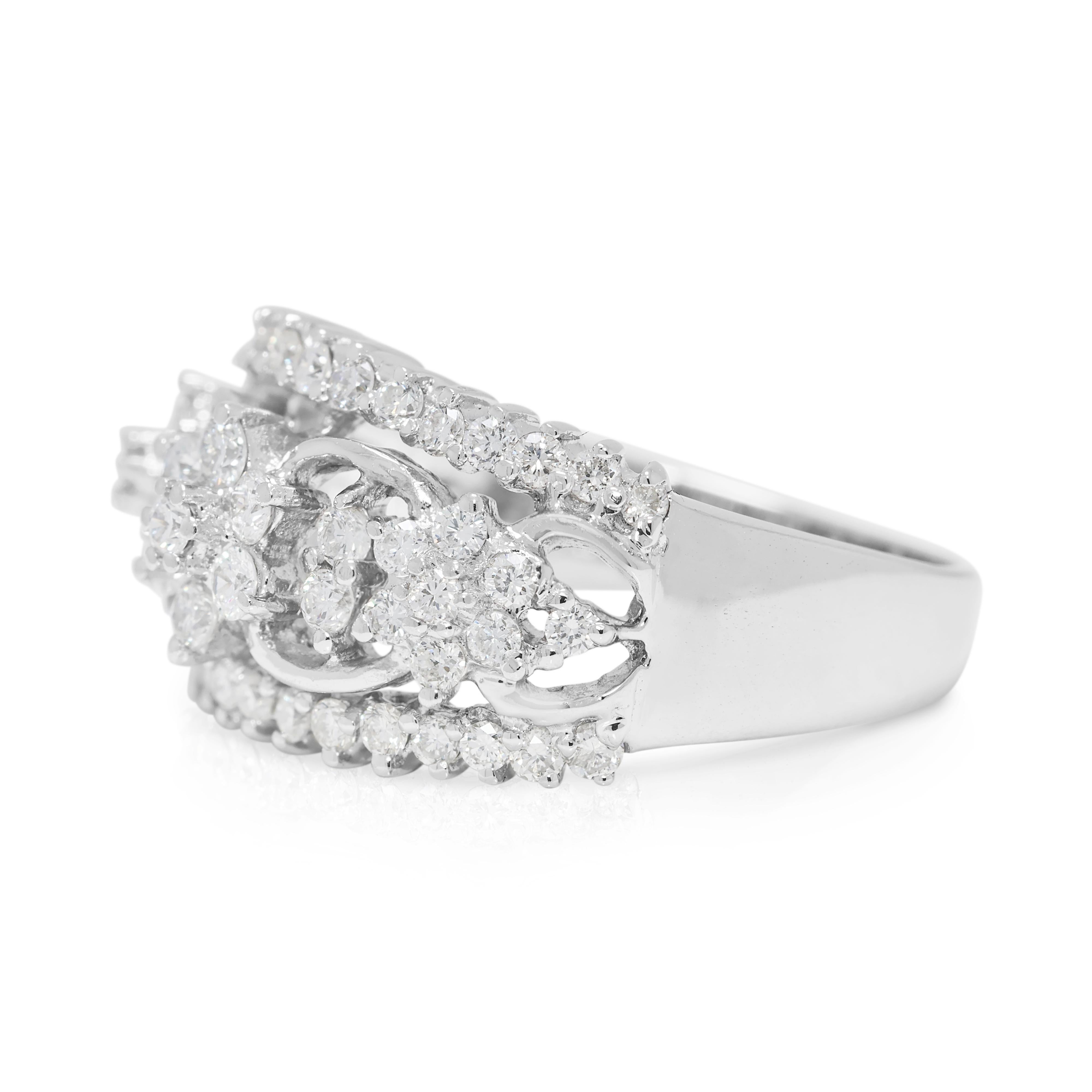 Round Cut Dazzling 0.84ct Natural Diamond 18K White Gold Ring For Sale