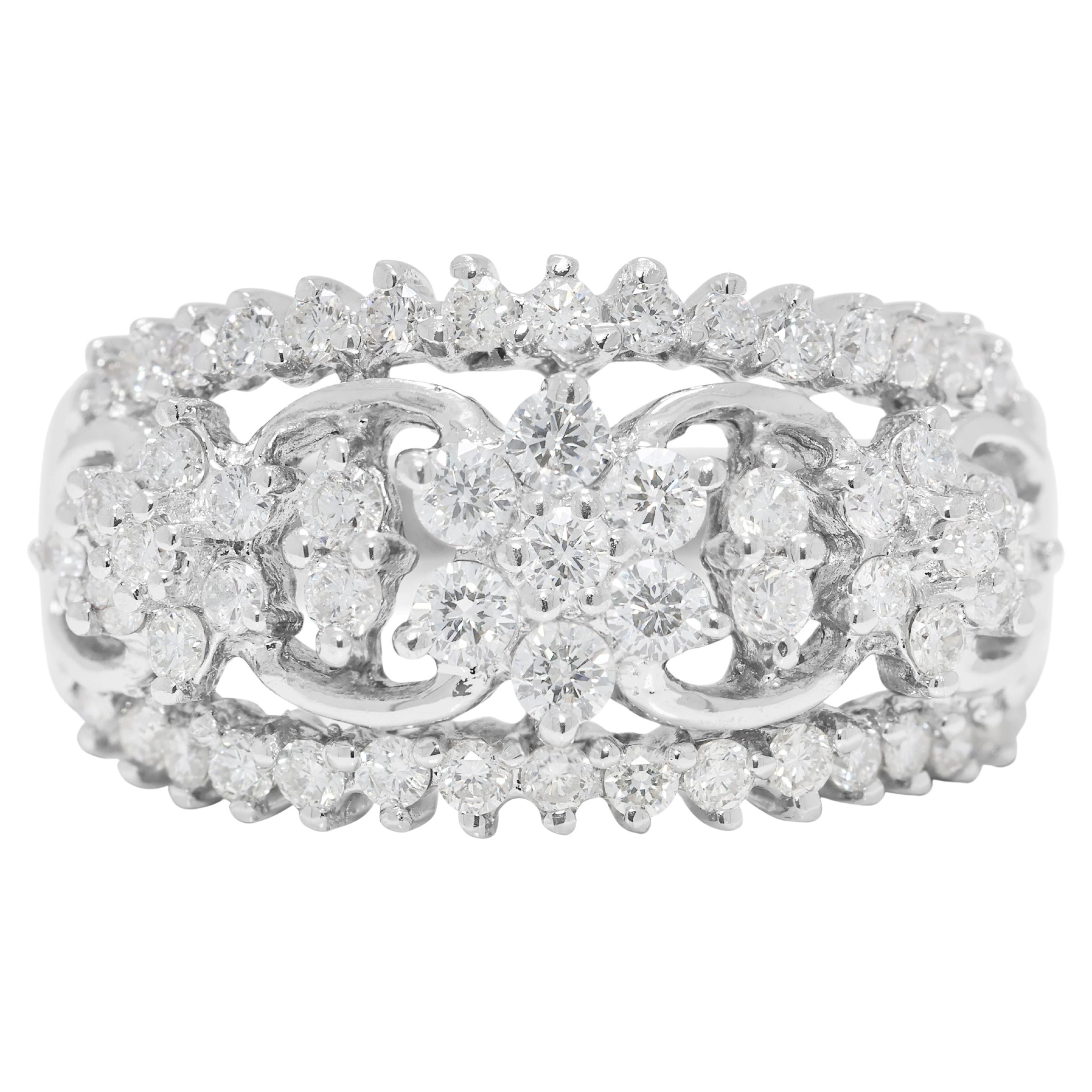 Dazzling 0.84ct Natural Diamond 18K White Gold Ring For Sale