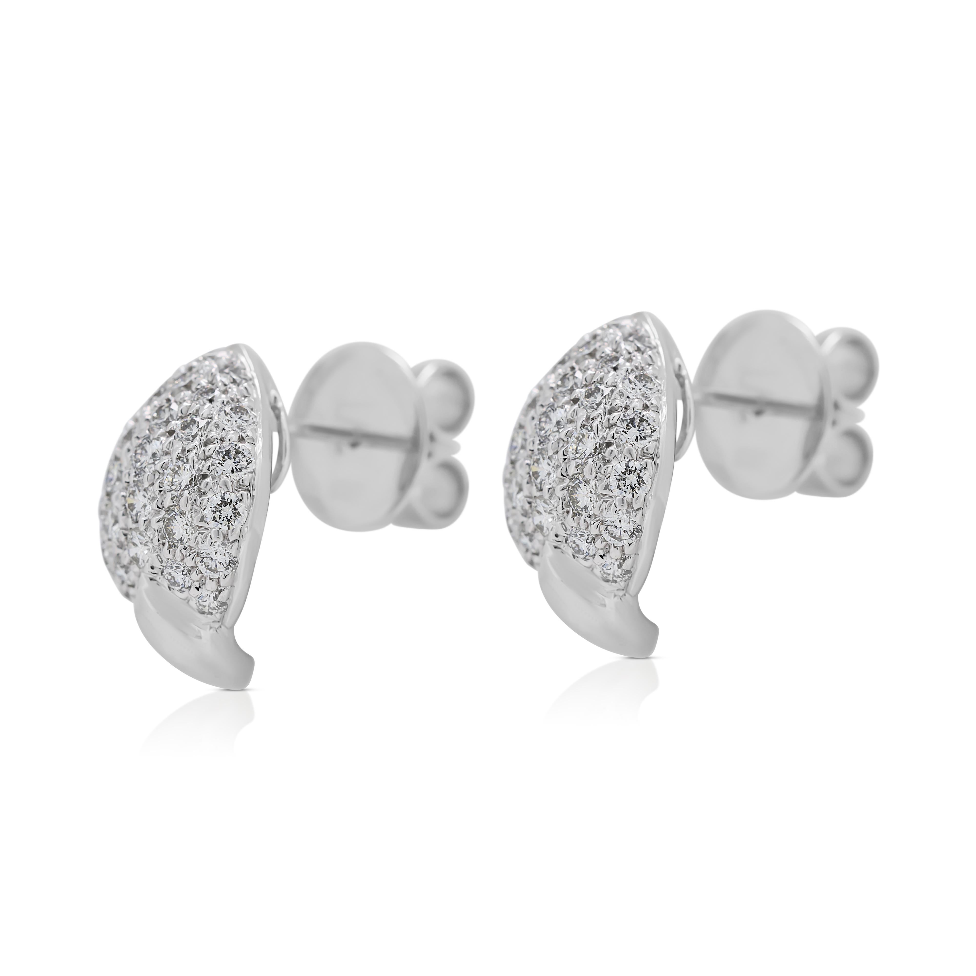 Orecchini con diamanti naturali da 0,84 carati in oro bianco 18K In condizioni ottime in vendita a רמת גן, IL