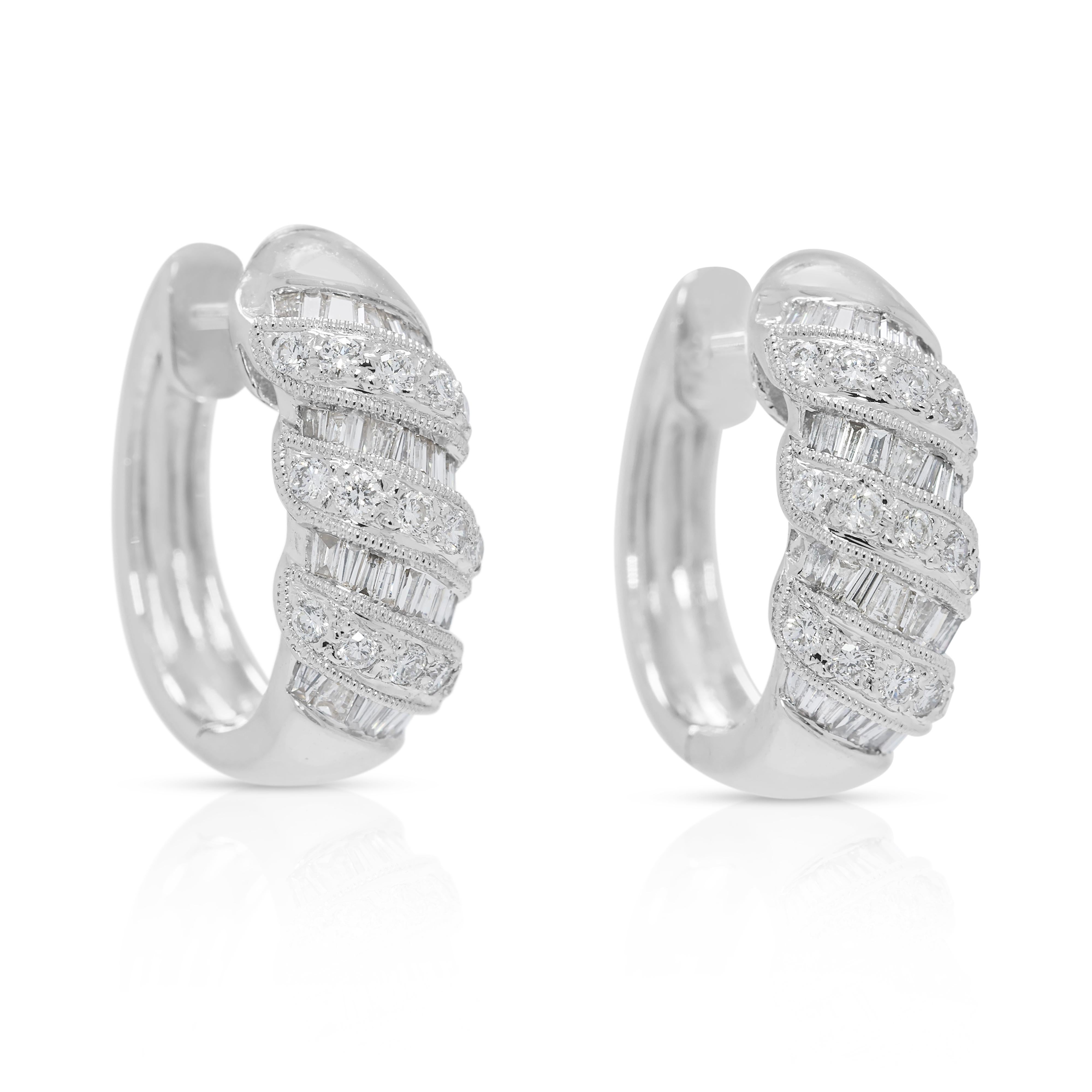 Taglio rotondo Orecchini a cerchio con diamanti naturali da 0,87 carati in oro bianco 18K in vendita