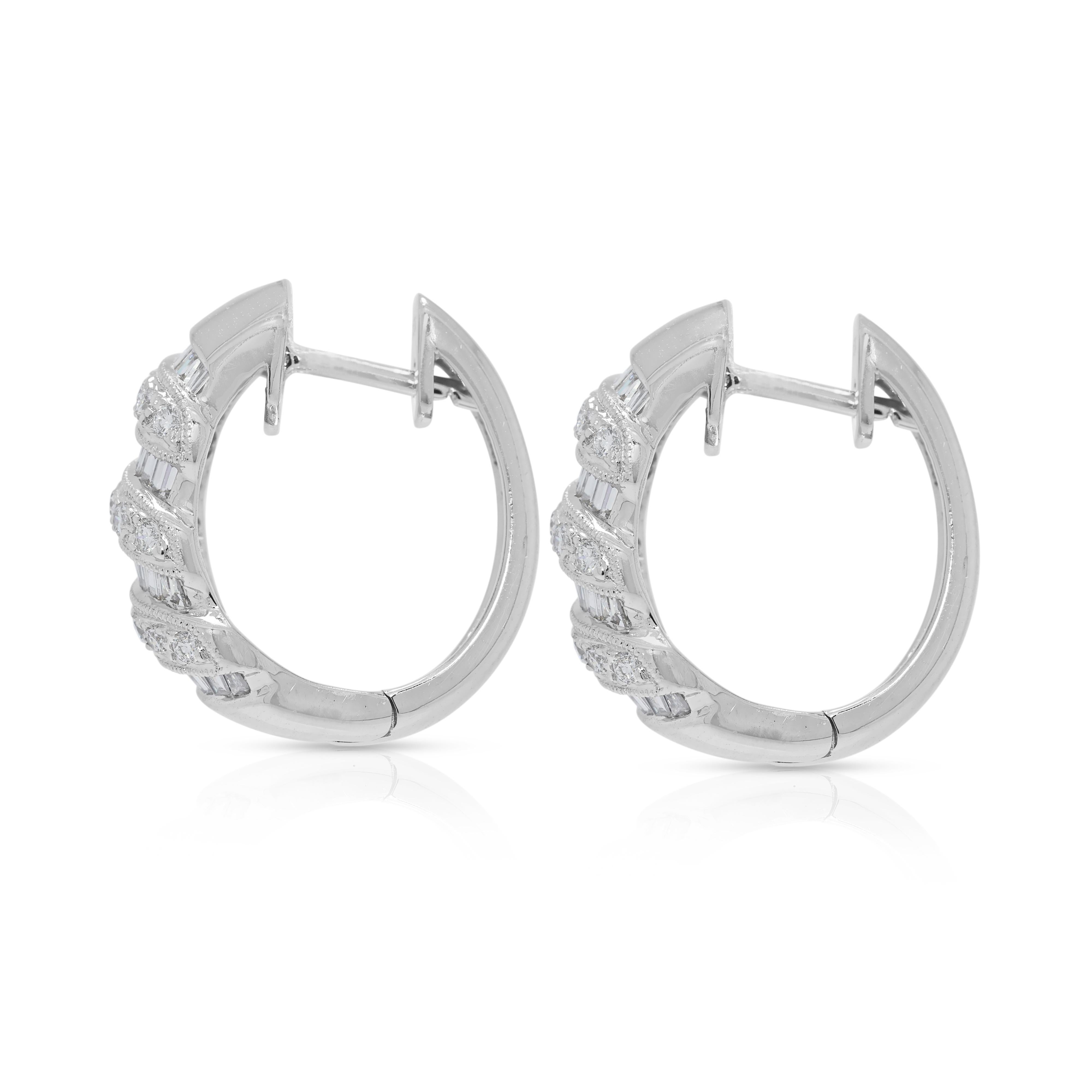 Donna Orecchini a cerchio con diamanti naturali da 0,87 carati in oro bianco 18K in vendita