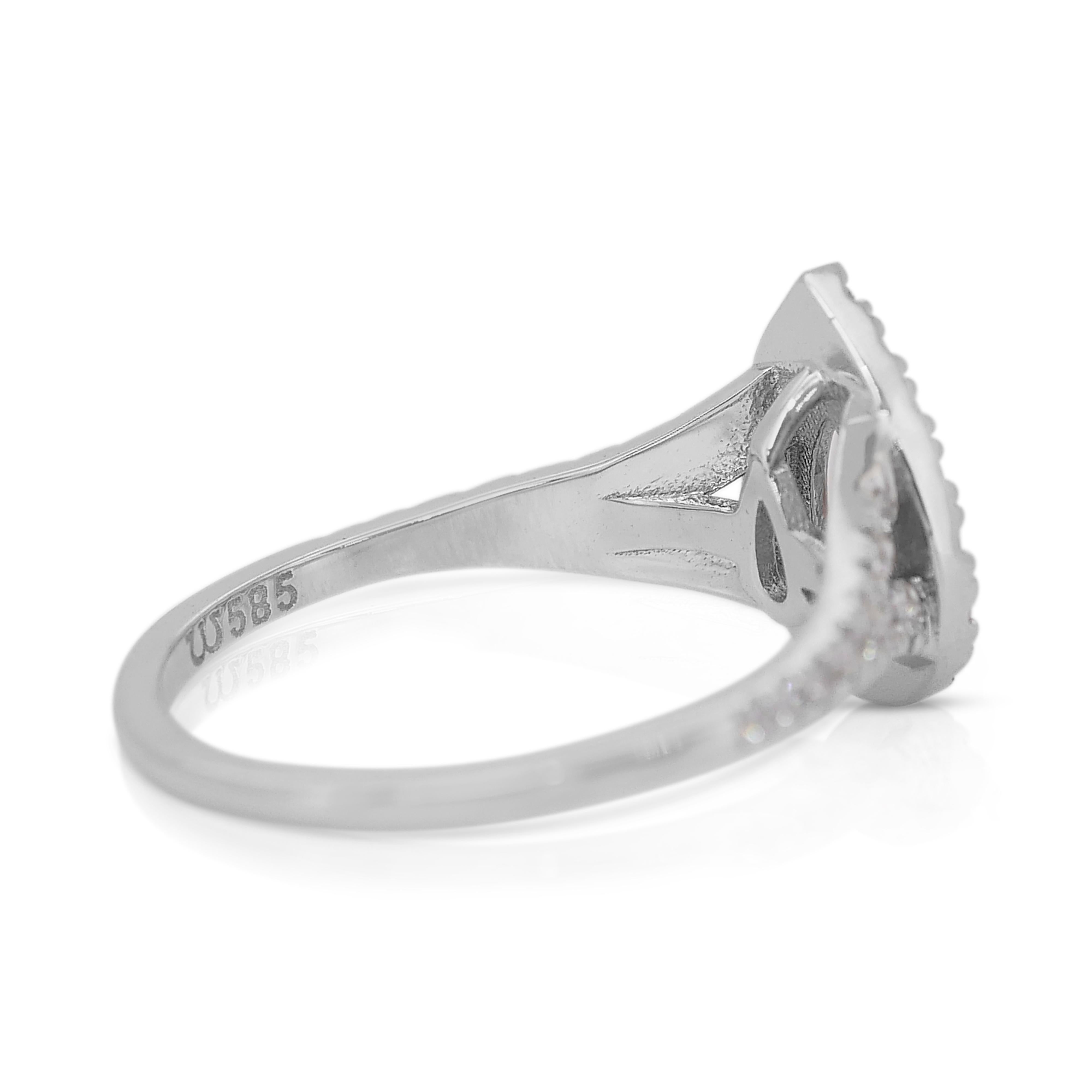 Deslumbrante Anillo Halo de Diamantes de 0,94 ct en Oro Blanco de 14k - Certificado GIA en Nuevo Estado en רמת גן, IL